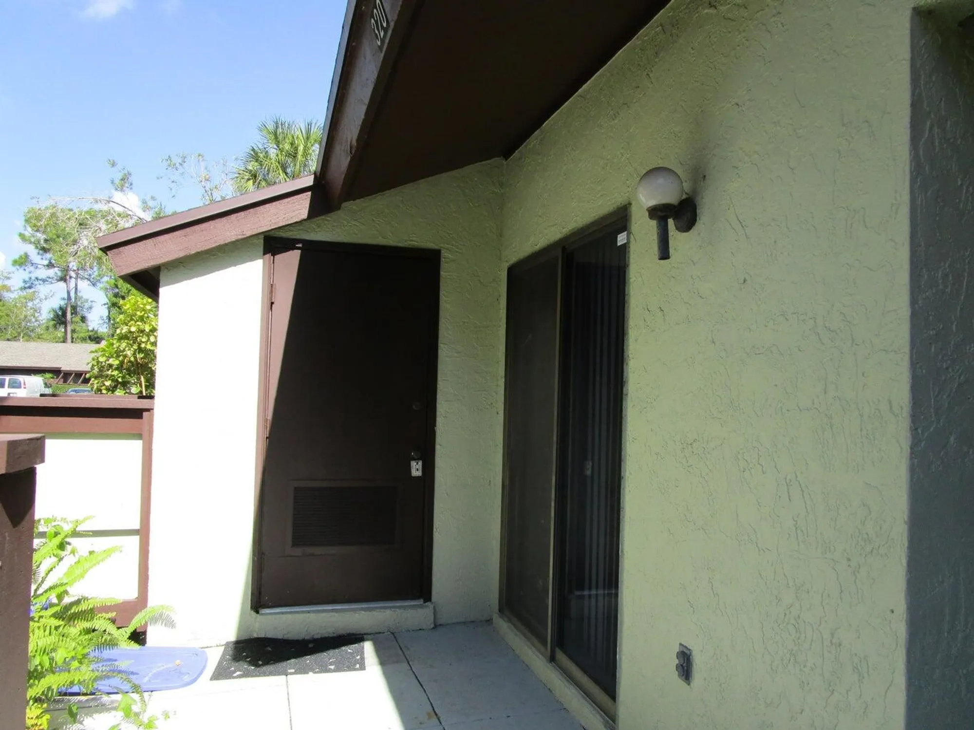 Property Slideshow image 21 of 26 | 320 elmira ct, Royal Palm Beach, FL, 33411