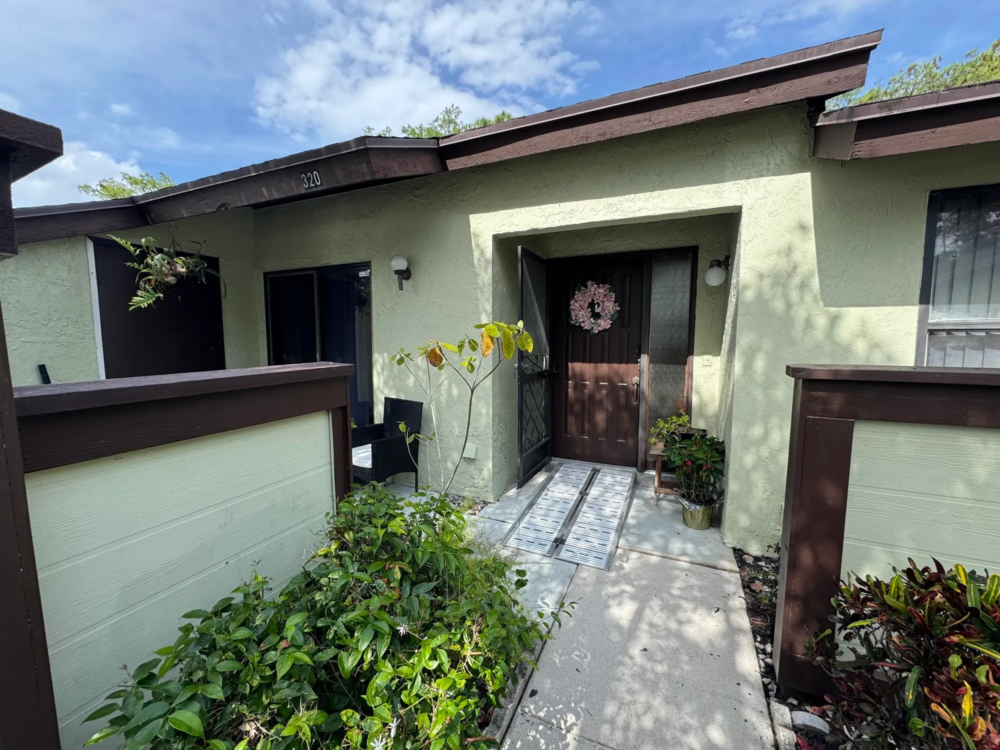 Property Slideshow image 20 of 26 | 320 elmira ct, Royal Palm Beach, FL, 33411