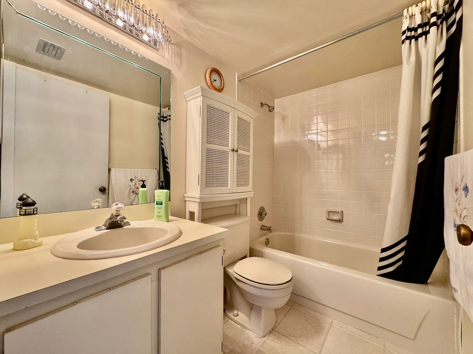 Property Slideshow image 24 of 35 | 7145 huntington ln 102, Delray Beach, FL, 33446