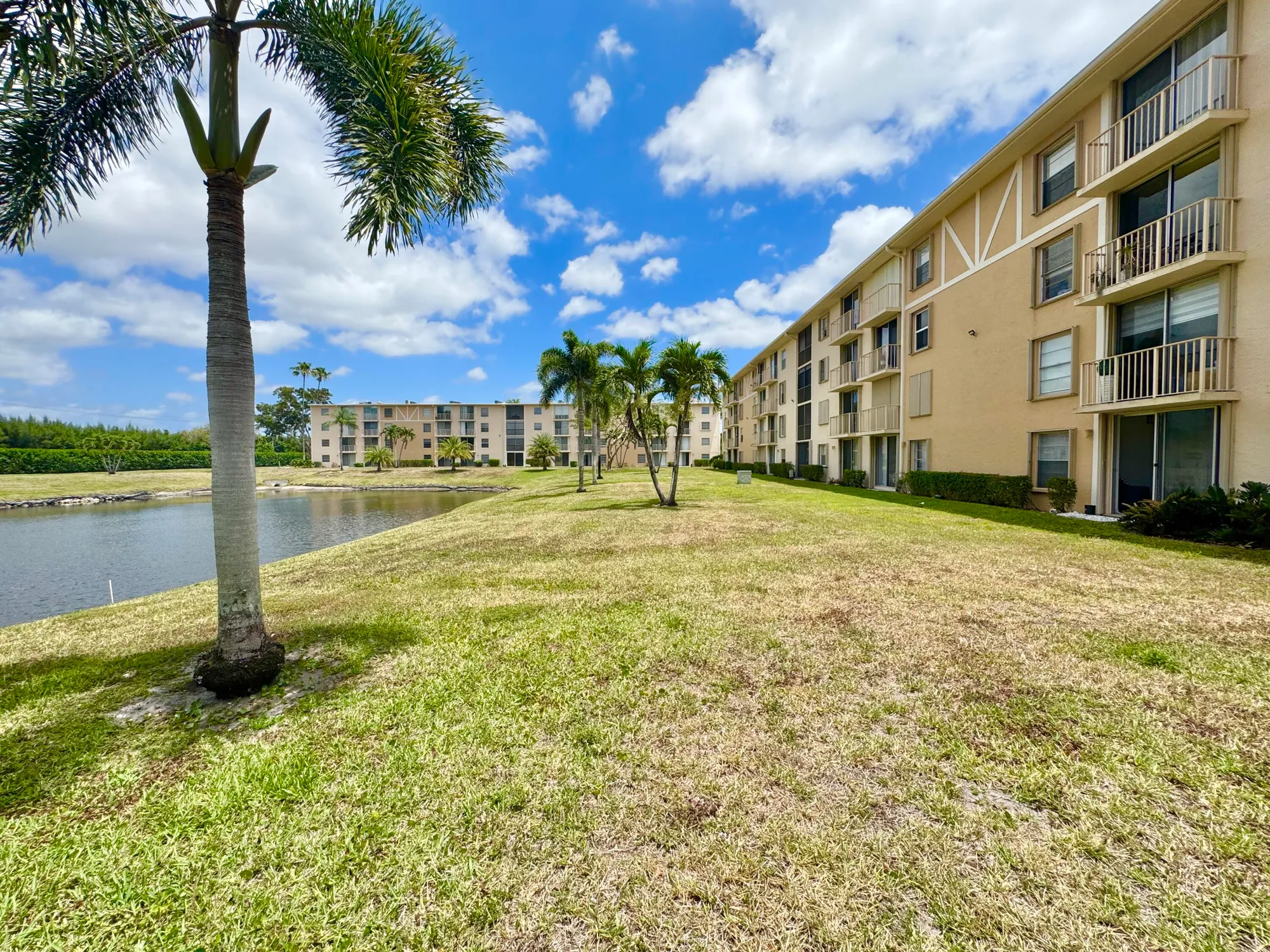 Property Slideshow image 31 of 35 | 7145 huntington ln 102, Delray Beach, FL, 33446