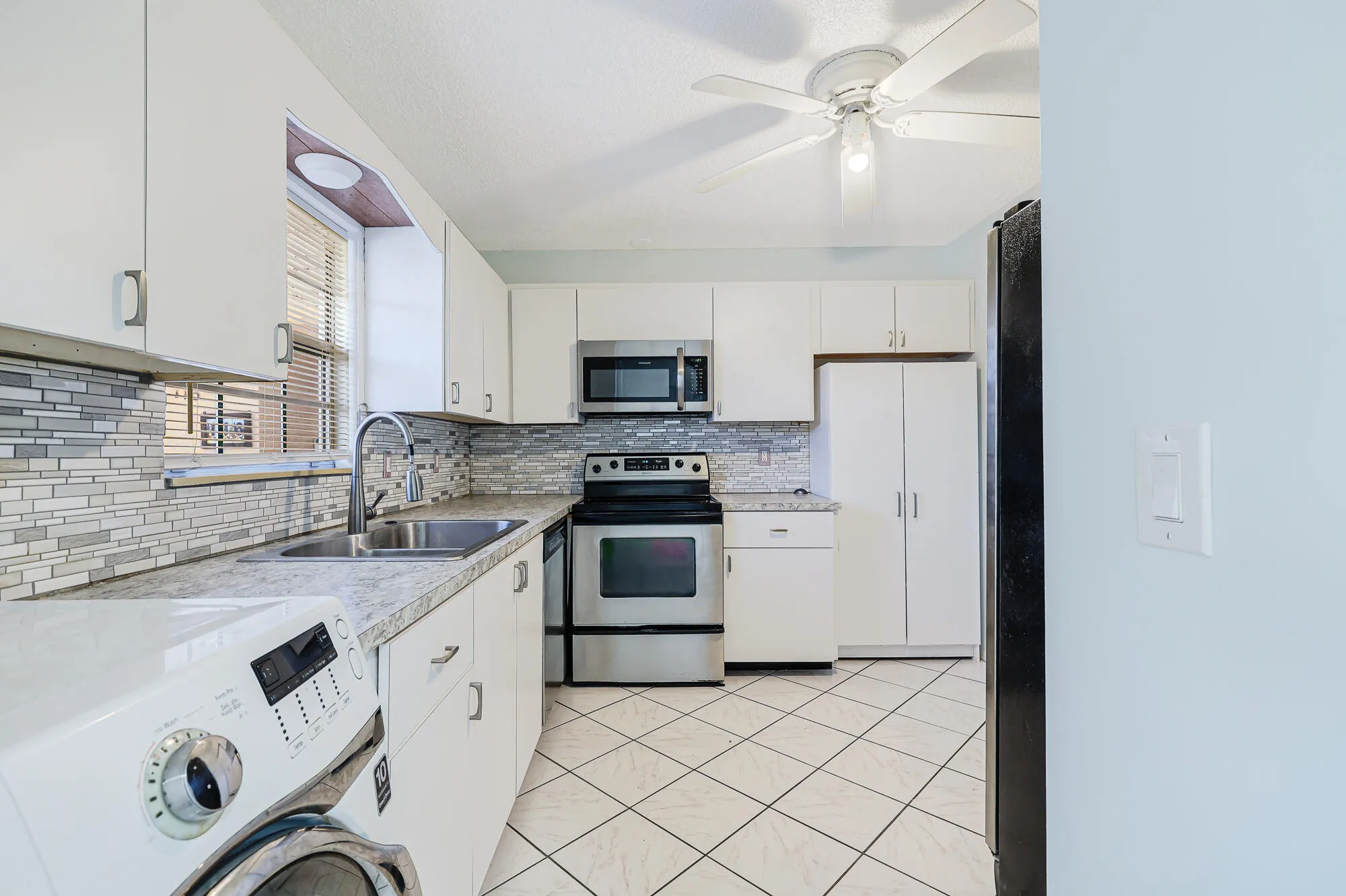 Property Slideshow image 3 of 24 | 114 amherst ln, Lake Worth, FL, 33467