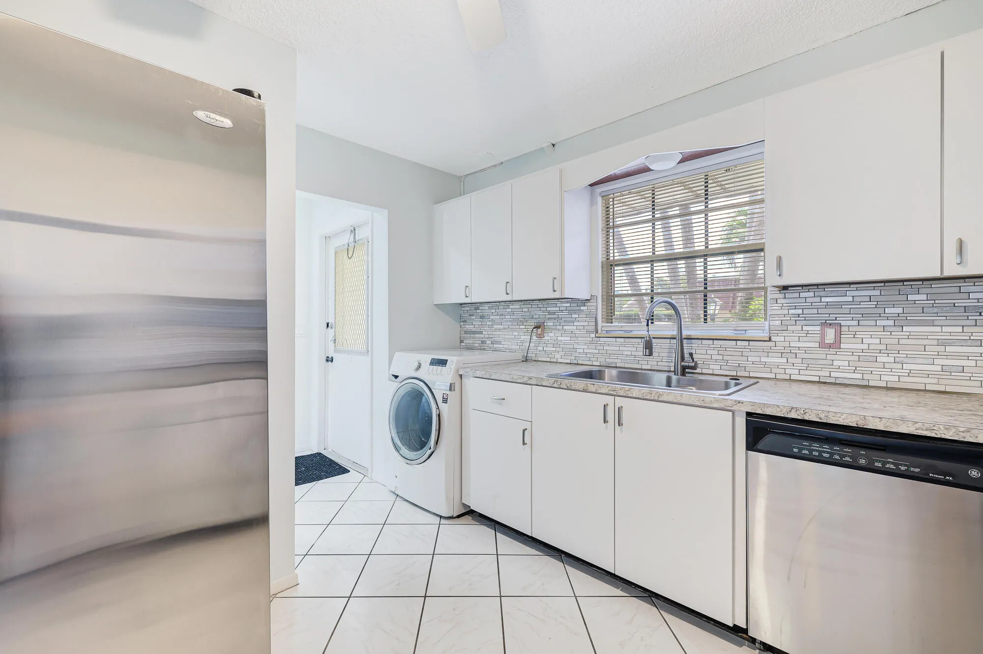 Property Slideshow image 4 of 24 | 114 amherst ln, Lake Worth, FL, 33467