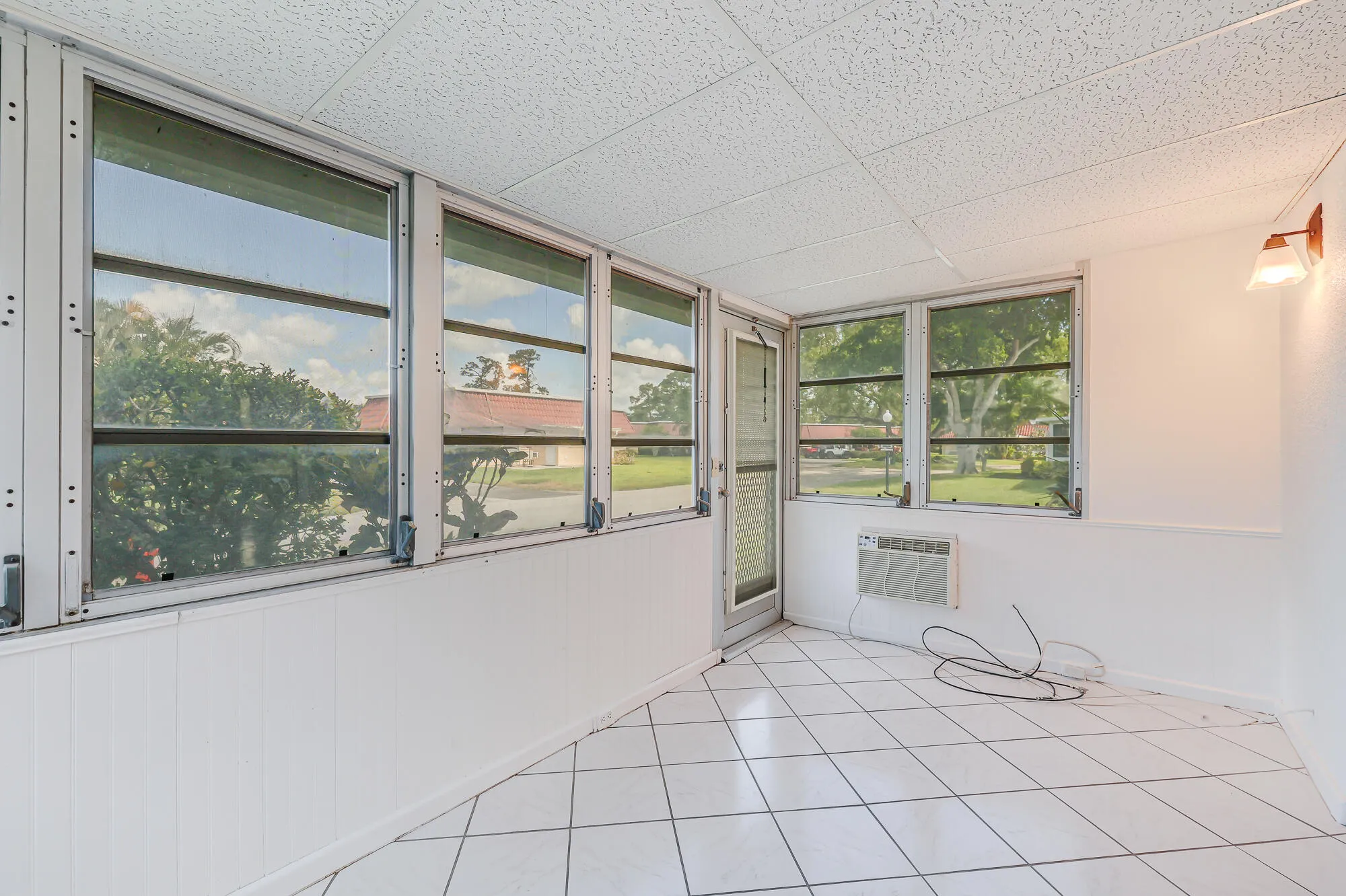 Property Slideshow image 9 of 24 | 114 amherst ln, Lake Worth, FL, 33467