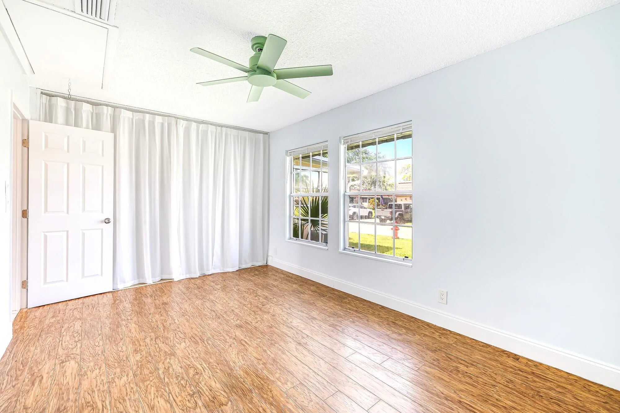 Property Slideshow image 14 of 24 | 114 amherst ln, Lake Worth, FL, 33467