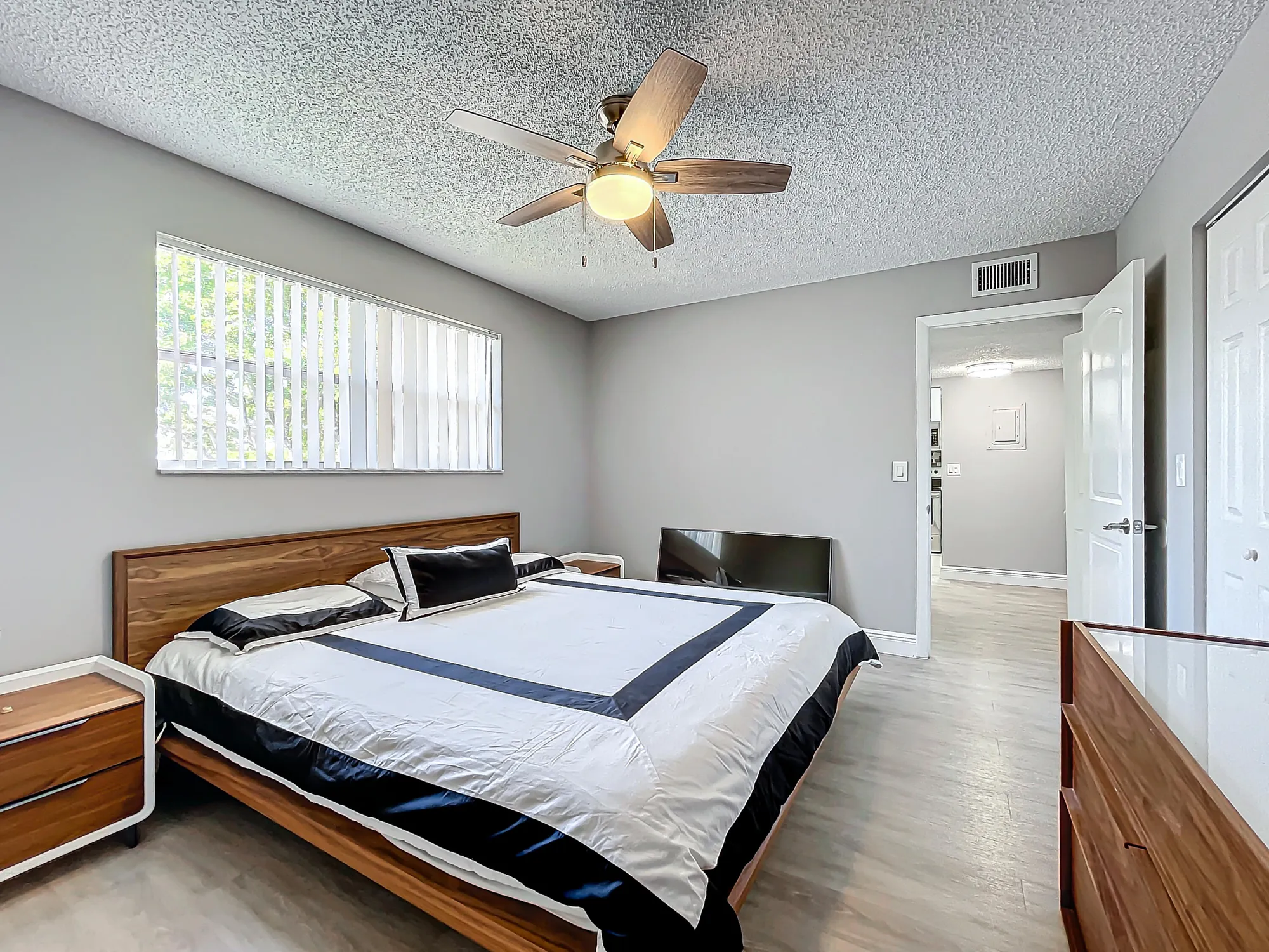 Property Slideshow image 18 of 48 | 133 lake evelyn dr, West Palm Beach, FL, 33411