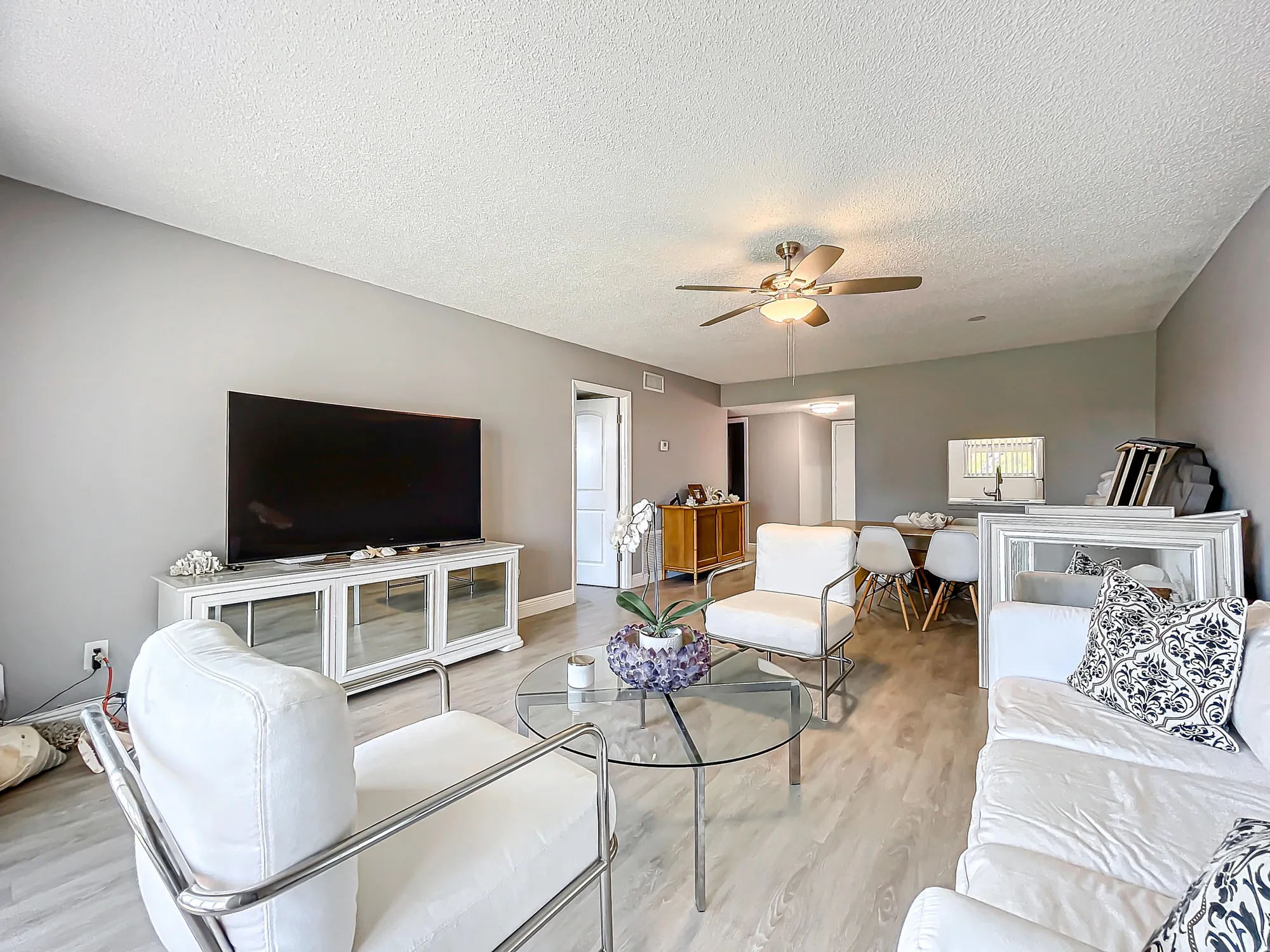 Property Slideshow image 8 of 48 | 133 lake evelyn dr, West Palm Beach, FL, 33411