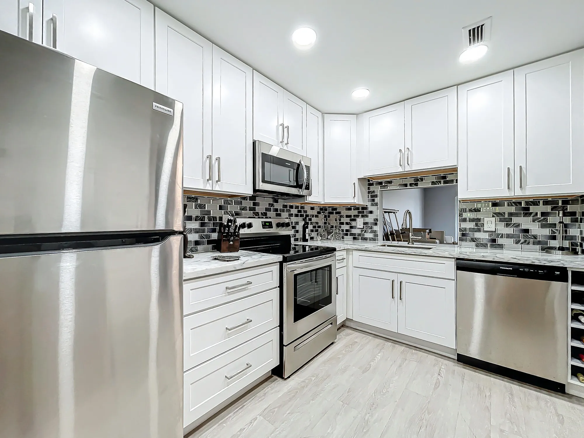 Property Slideshow image 14 of 48 | 133 lake evelyn dr, West Palm Beach, FL, 33411