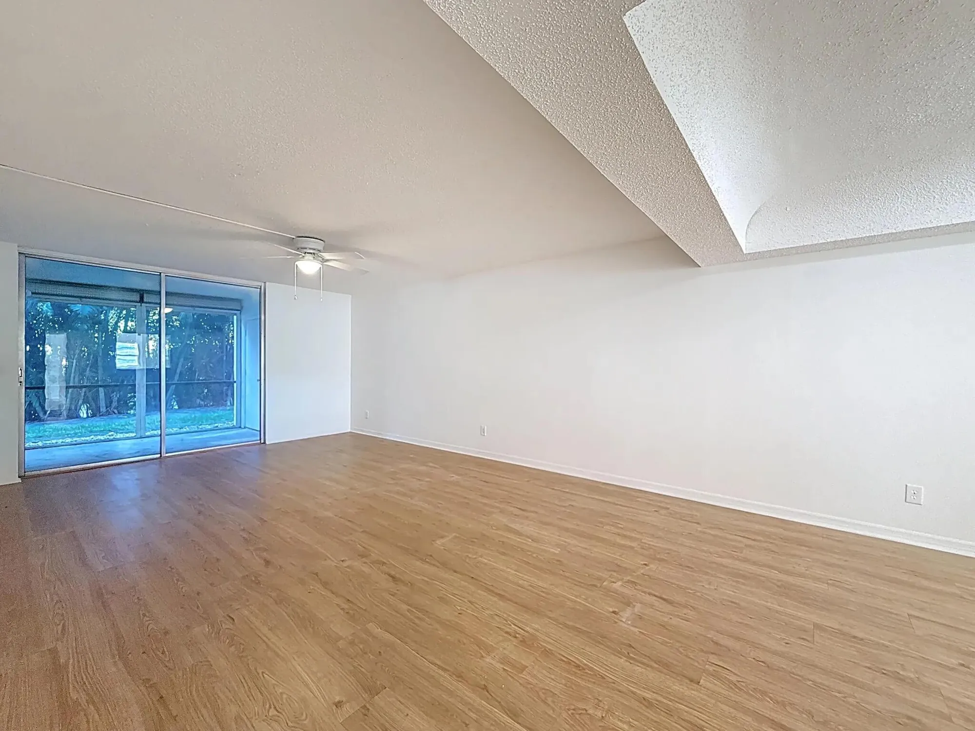 Property Slideshow image 3 of 32 | 23247 barwood ln 101, Boca Raton, FL, 33428