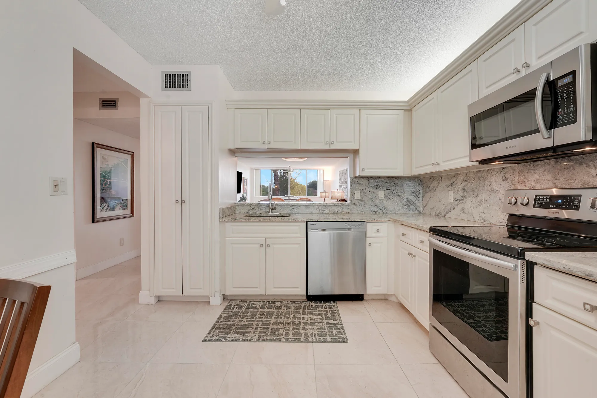 Property Slideshow image 4 of 13 | 6698 10th ave 320, Lake Worth, FL, 33467