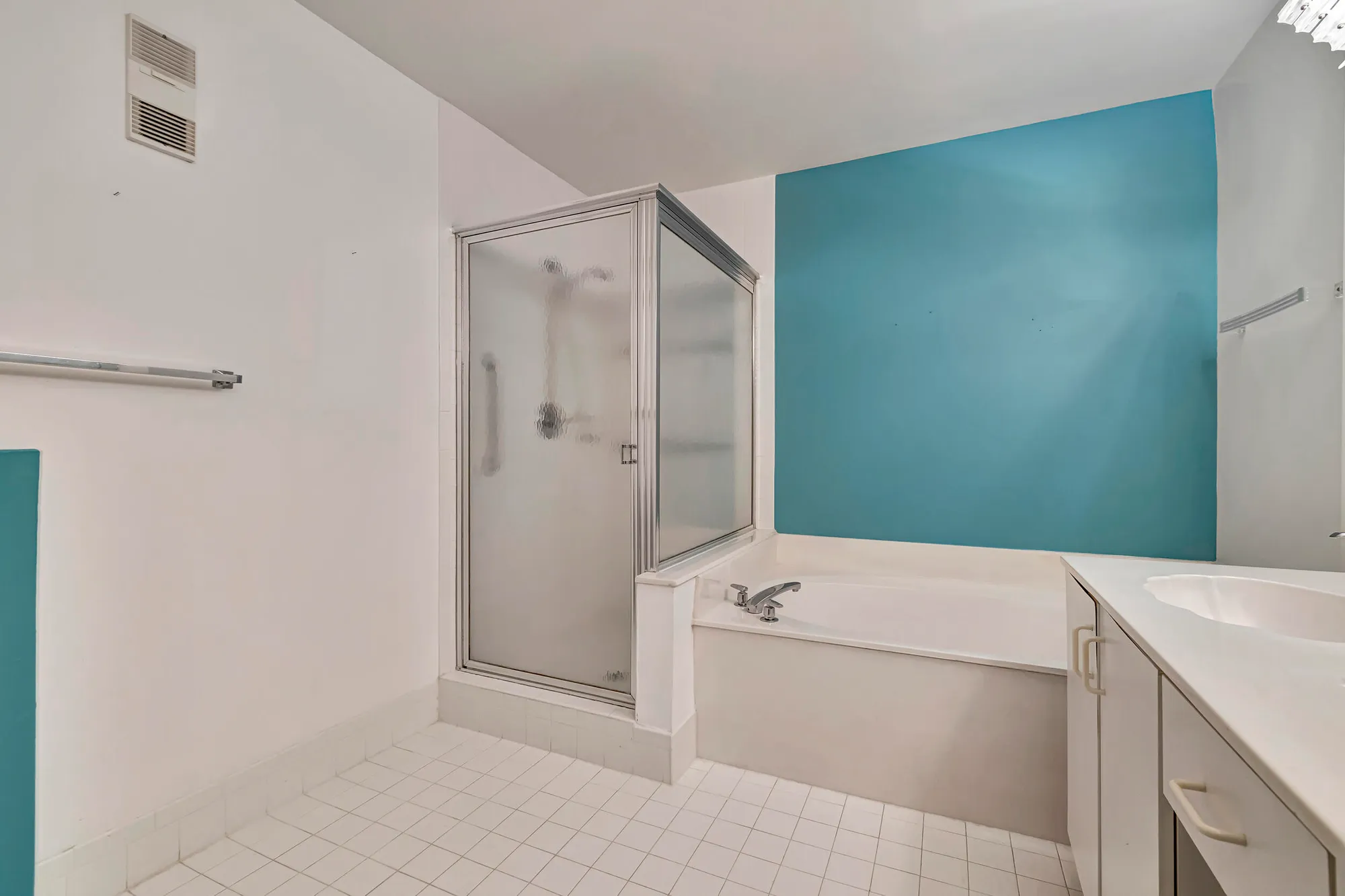 Property Slideshow image 8 of 55 | 5952 regal glen dr 204, Boynton Beach, FL, 33437