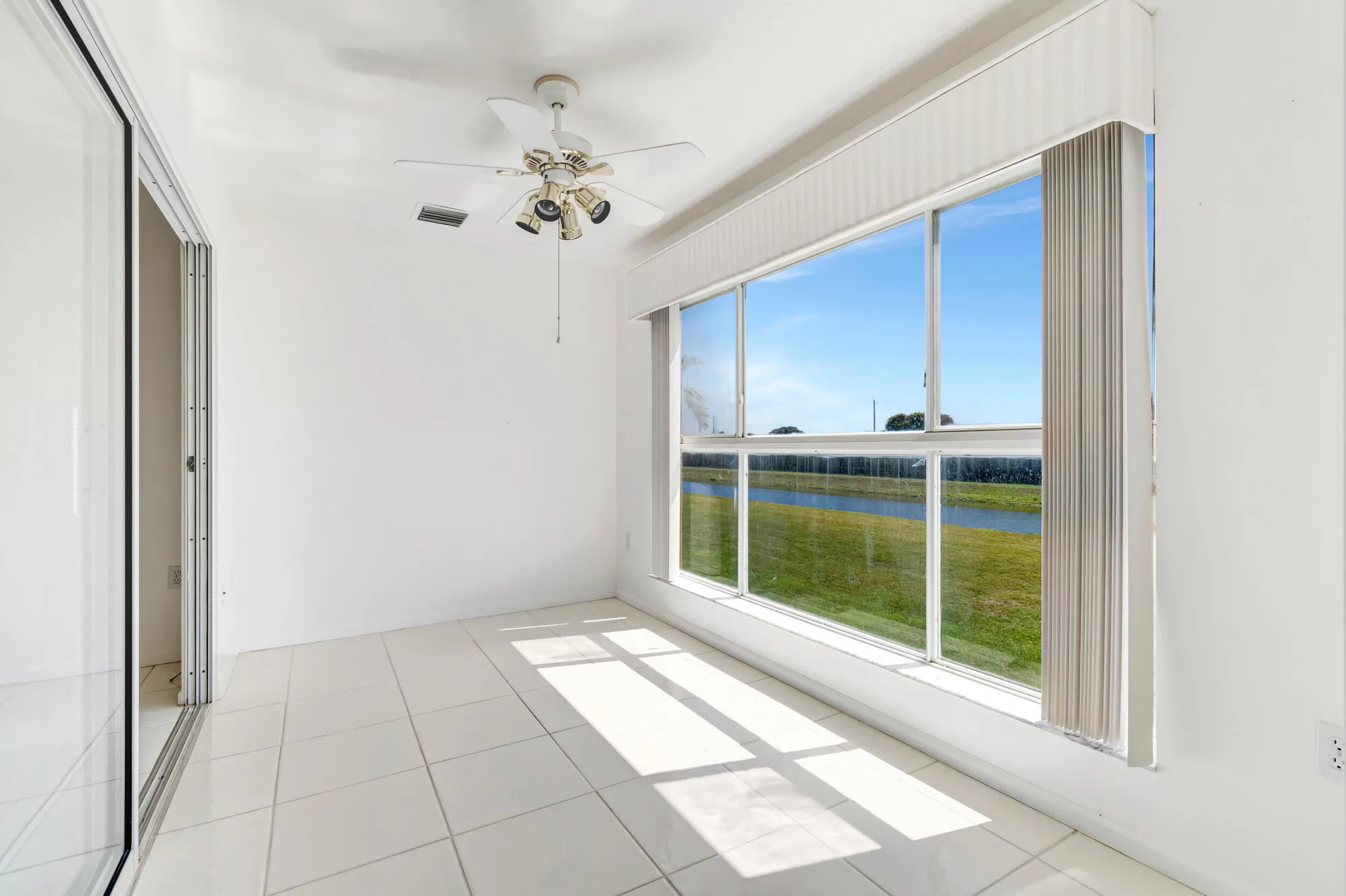 Property Slideshow image 17 of 55 | 5952 regal glen dr 204, Boynton Beach, FL, 33437