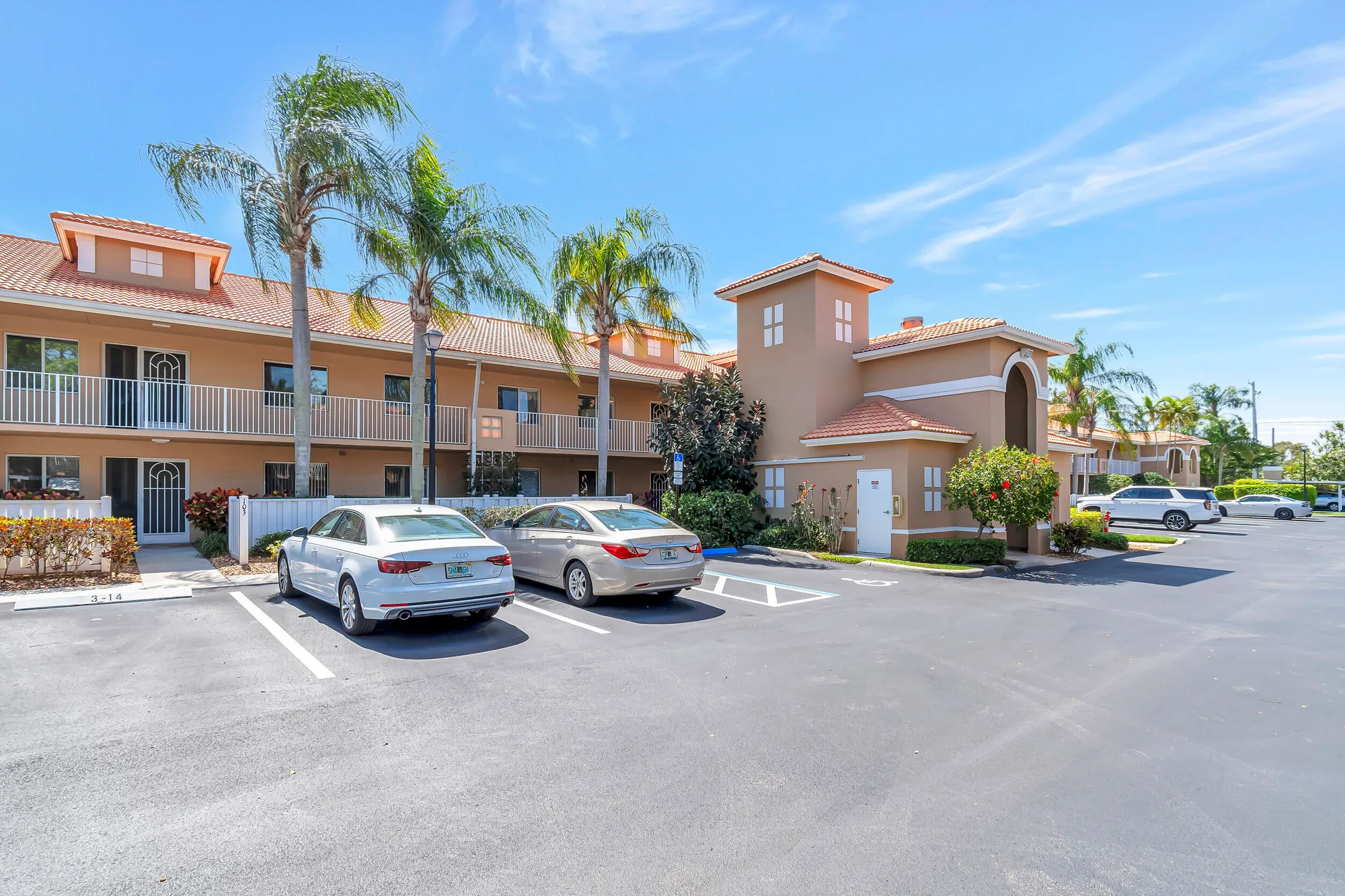 Property Slideshow image 21 of 55 | 5952 regal glen dr 204, Boynton Beach, FL, 33437