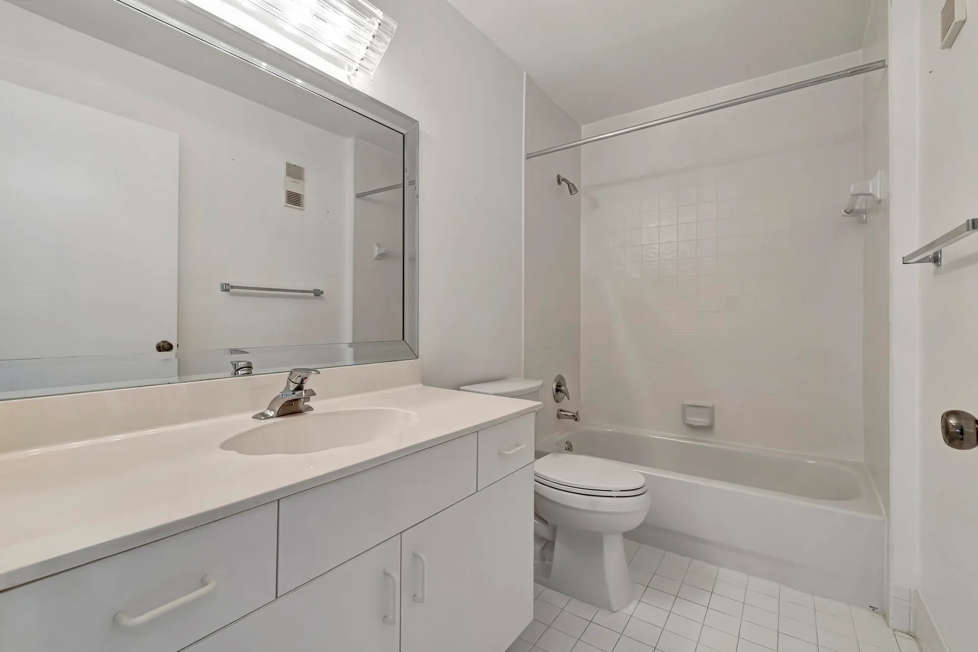 Property Slideshow image 11 of 55 | 5952 regal glen dr 204, Boynton Beach, FL, 33437