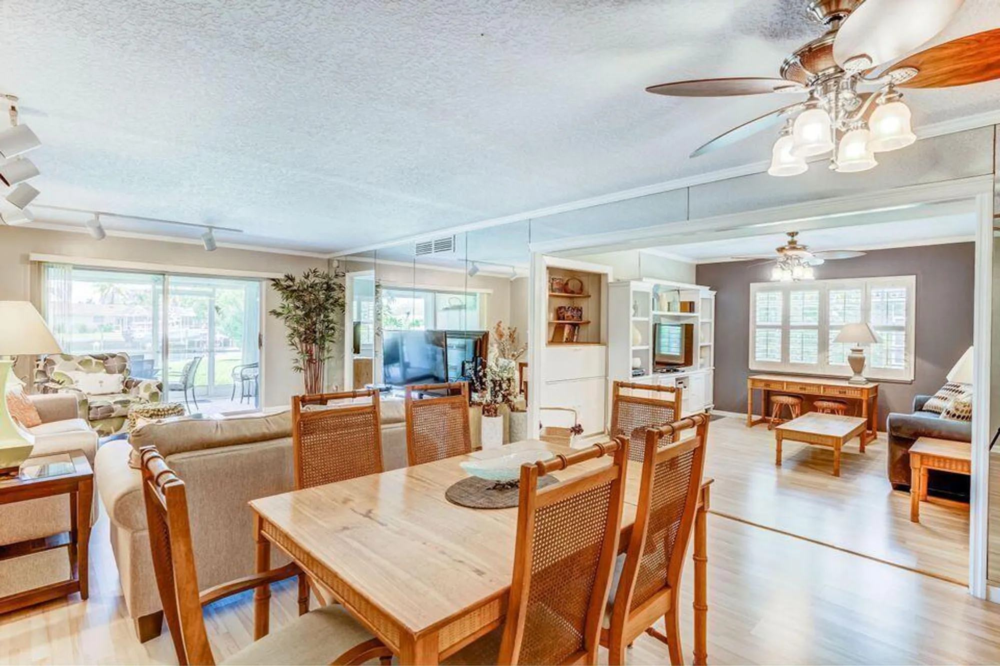 Property Slideshow image 9 of 32 | 1160 sugar sands blvd # 1, Riviera Beach, FL, 33404