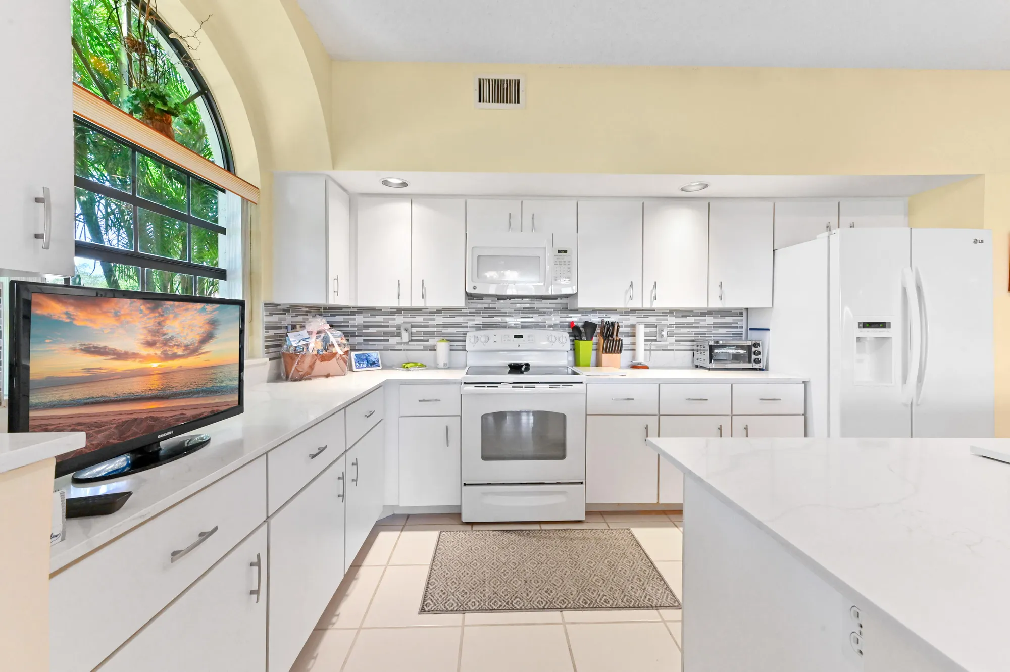 Property Slideshow image 4 of 56 | 8033 aberdeen dr apt 102, Boynton Beach, FL, 33472