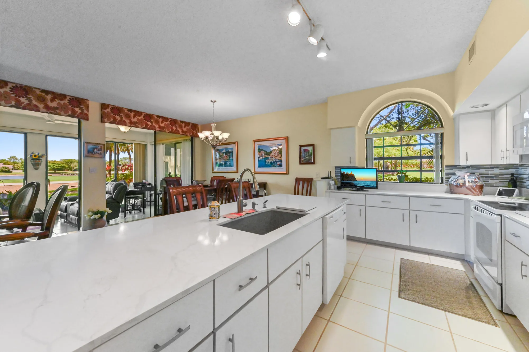 Property Slideshow image 6 of 56 | 8033 aberdeen dr apt 102, Boynton Beach, FL, 33472