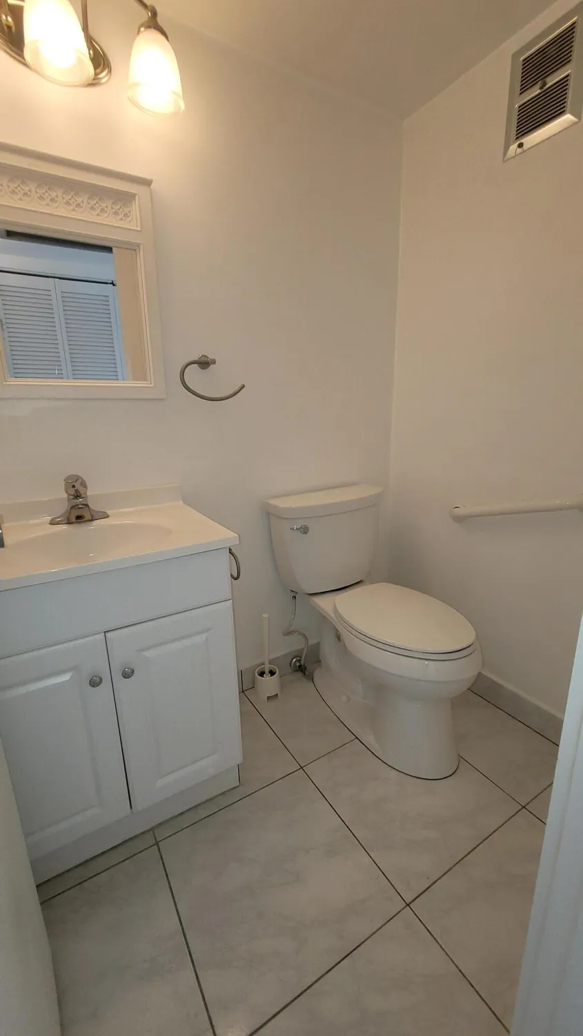 Property Slideshow image 12 of 51 | 405 windsor r, West Palm Beach, FL, 33417