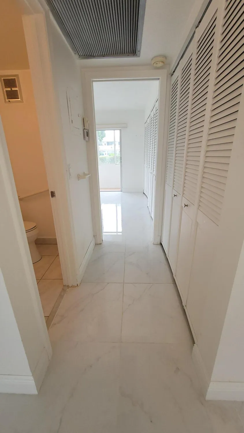 Property Slideshow image 13 of 51 | 405 windsor r, West Palm Beach, FL, 33417