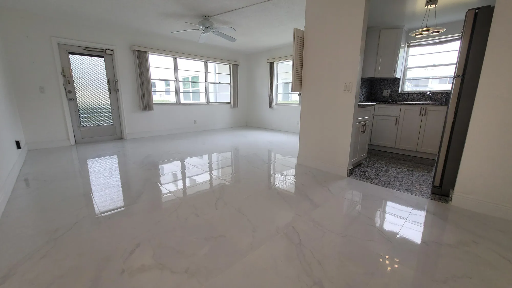 Property Slideshow image 11 of 51 | 405 windsor r, West Palm Beach, FL, 33417