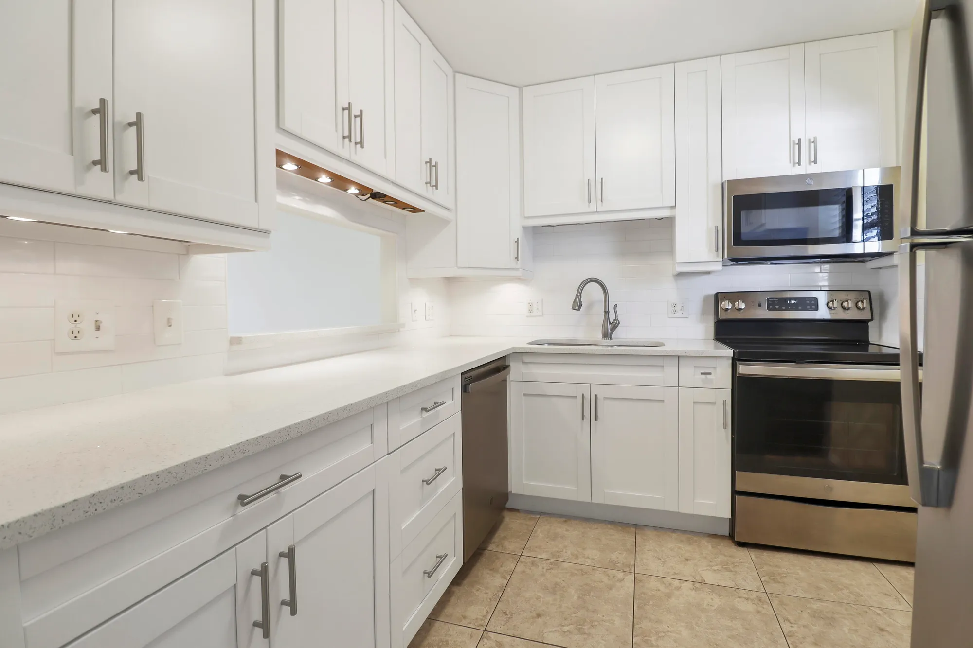 Property Slideshow image 2 of 17 | 12016 greenway cir 204, Royal Palm Beach, FL, 33411