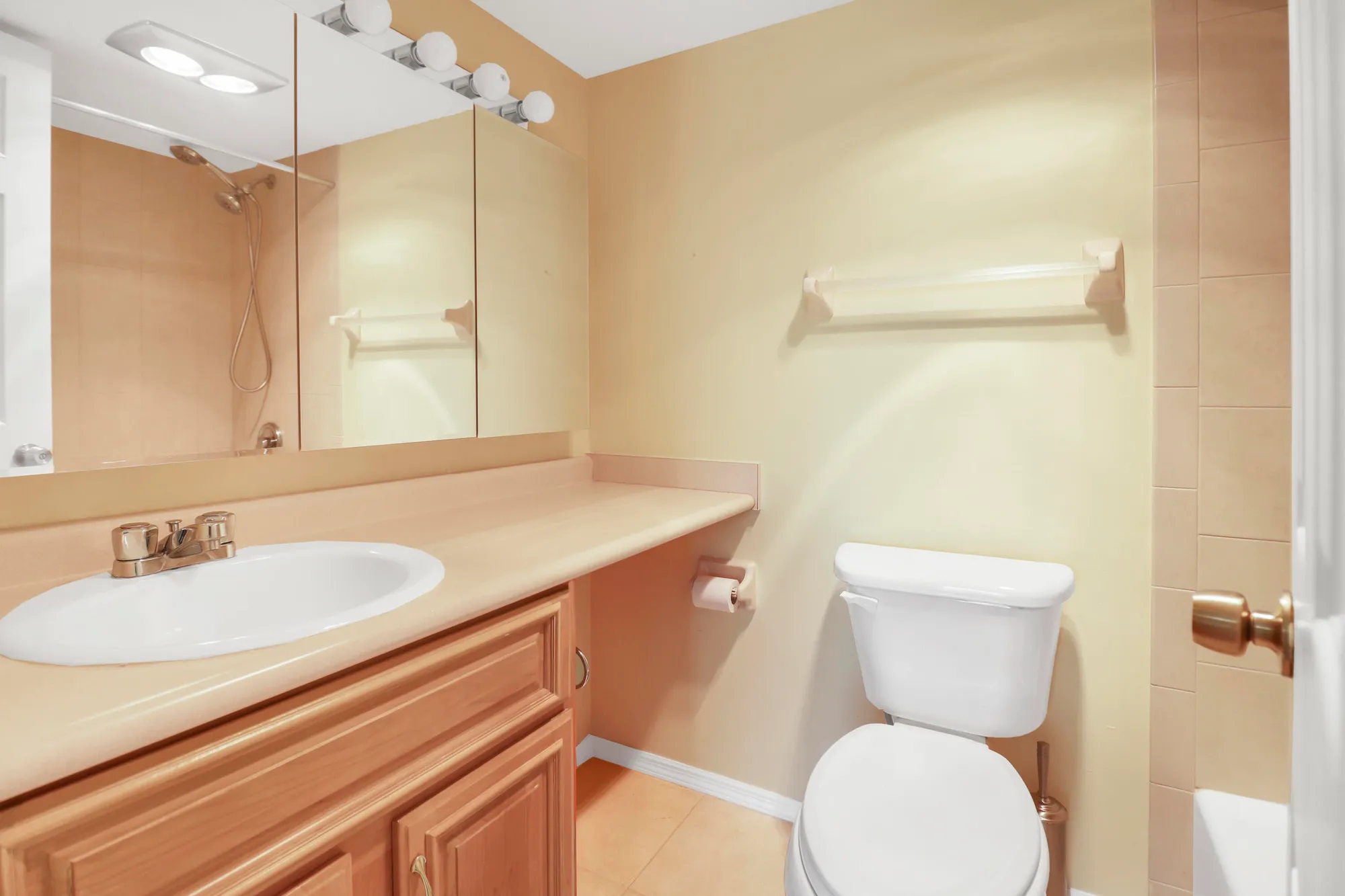 Property Slideshow image 8 of 17 | 12016 greenway cir 204, Royal Palm Beach, FL, 33411