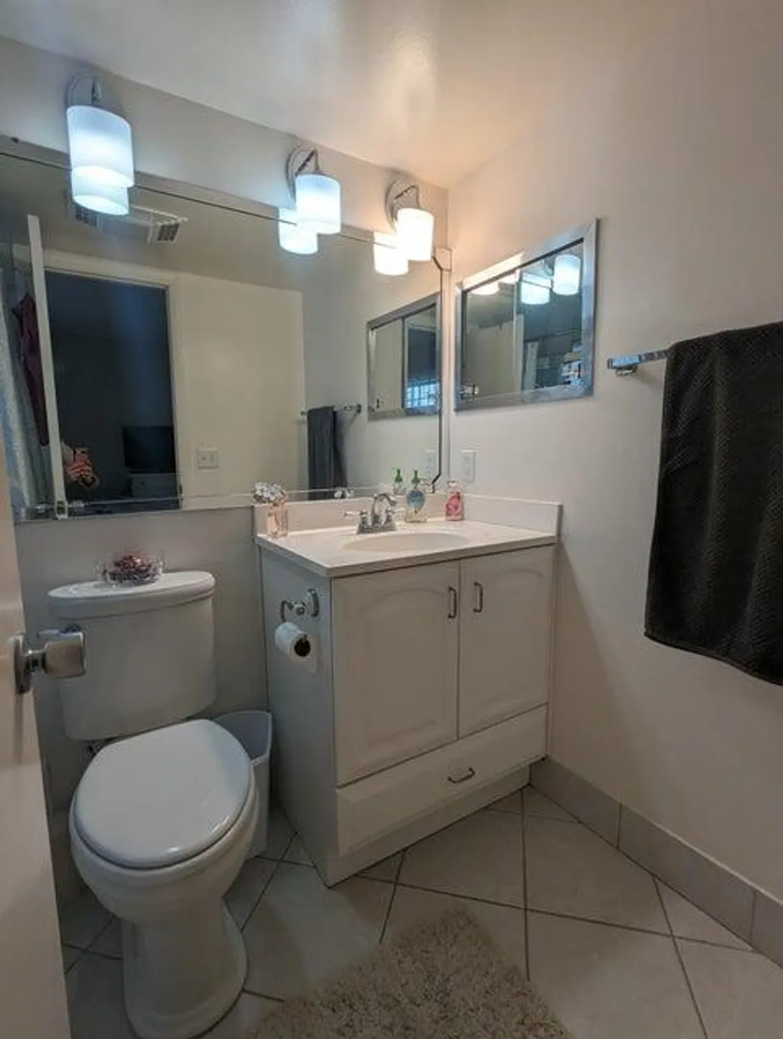 Property Slideshow image 7 of 20 | 240 sheffield j, West Palm Beach, FL, 33417