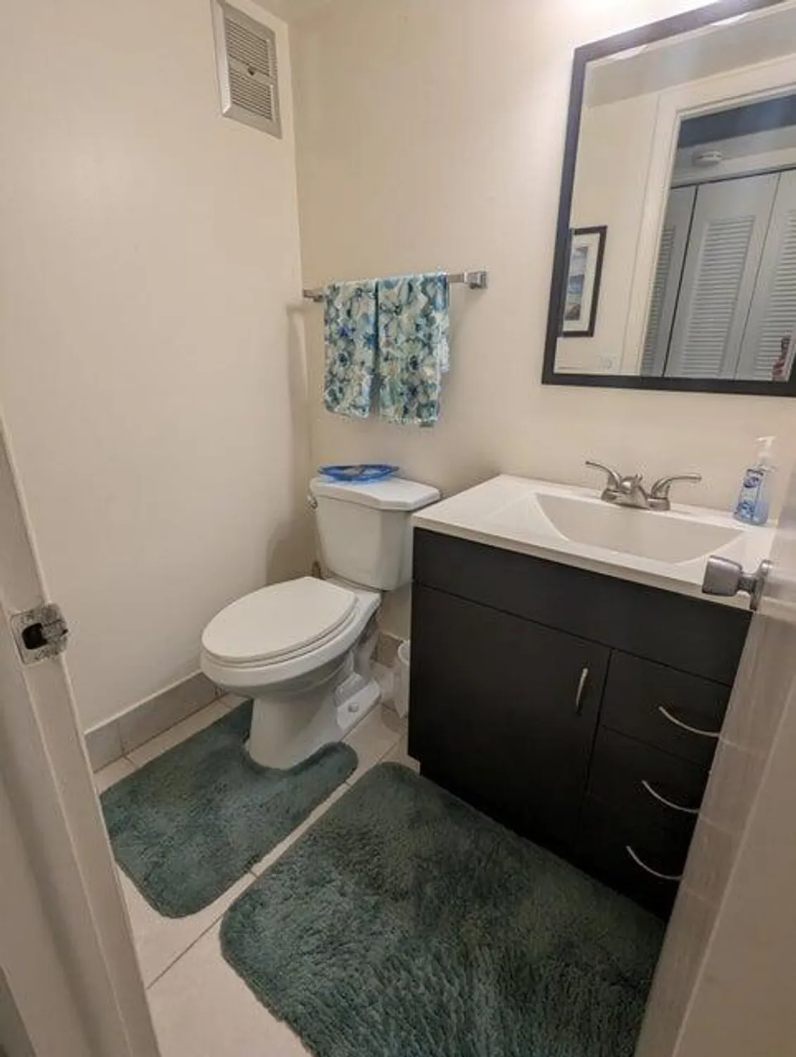 Property Slideshow image 8 of 20 | 240 sheffield j, West Palm Beach, FL, 33417