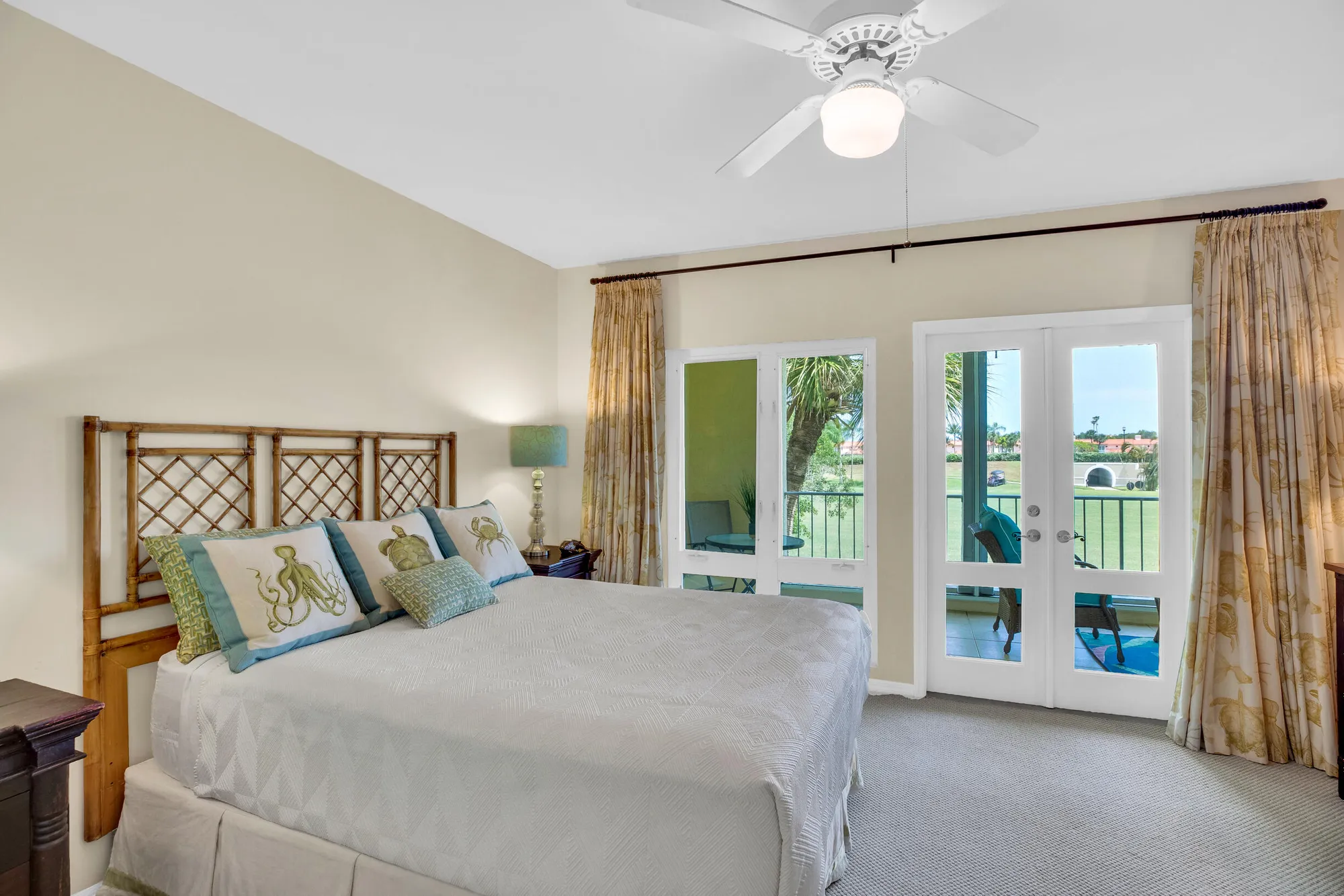 Property Slideshow image 13 of 77 | 5040 harmony cir 205, Vero Beach, FL, 32967