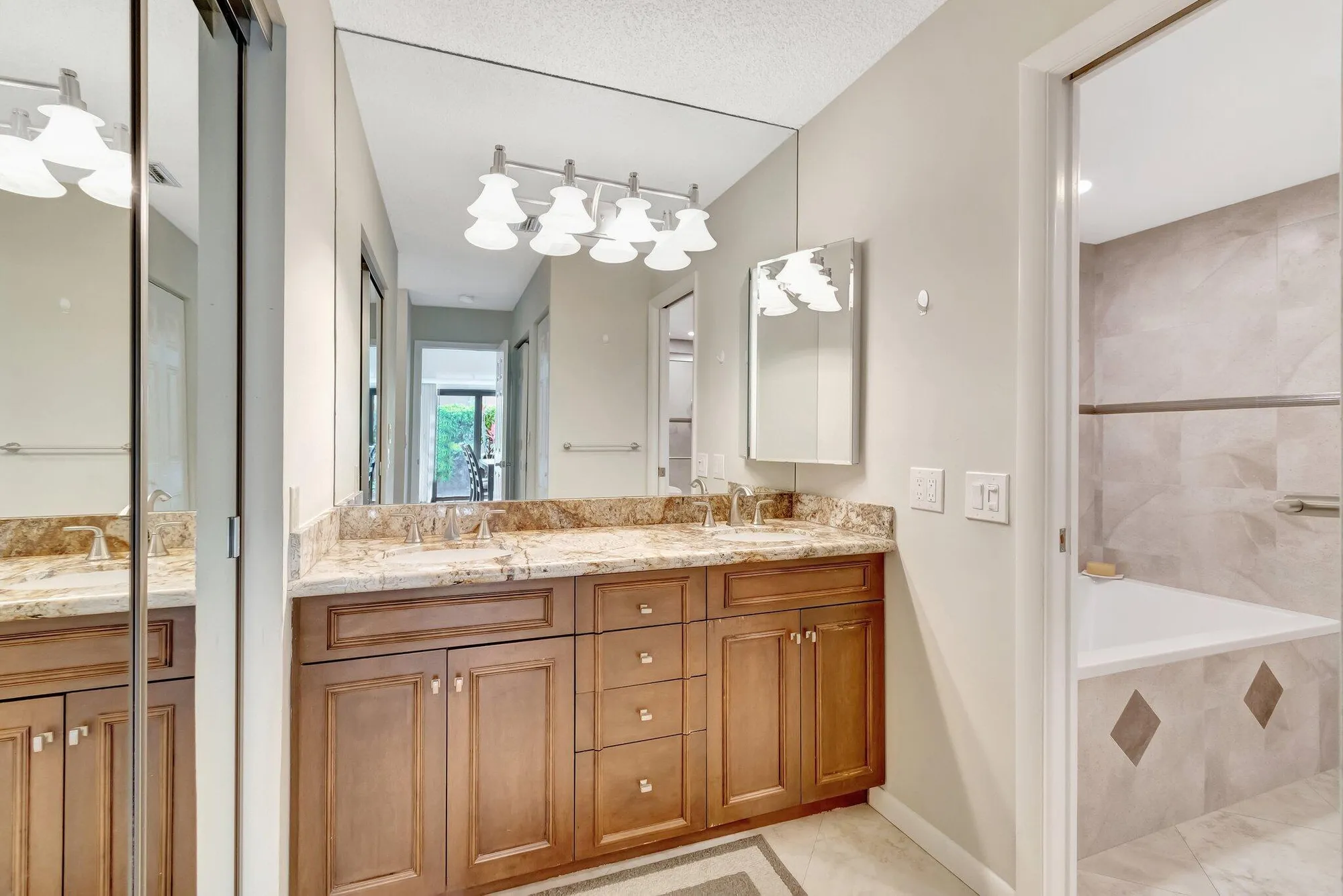 Property Slideshow image 19 of 50 | 8030 eastlake dr # 10b, Boca Raton, FL, 33433