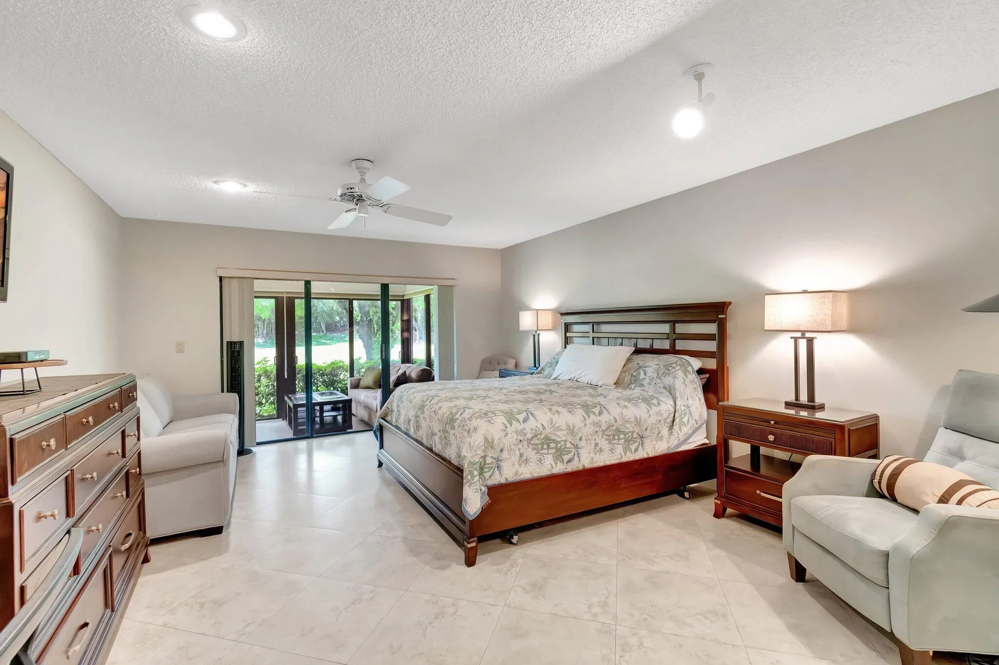 Property Slideshow image 17 of 50 | 8030 eastlake dr # 10b, Boca Raton, FL, 33433