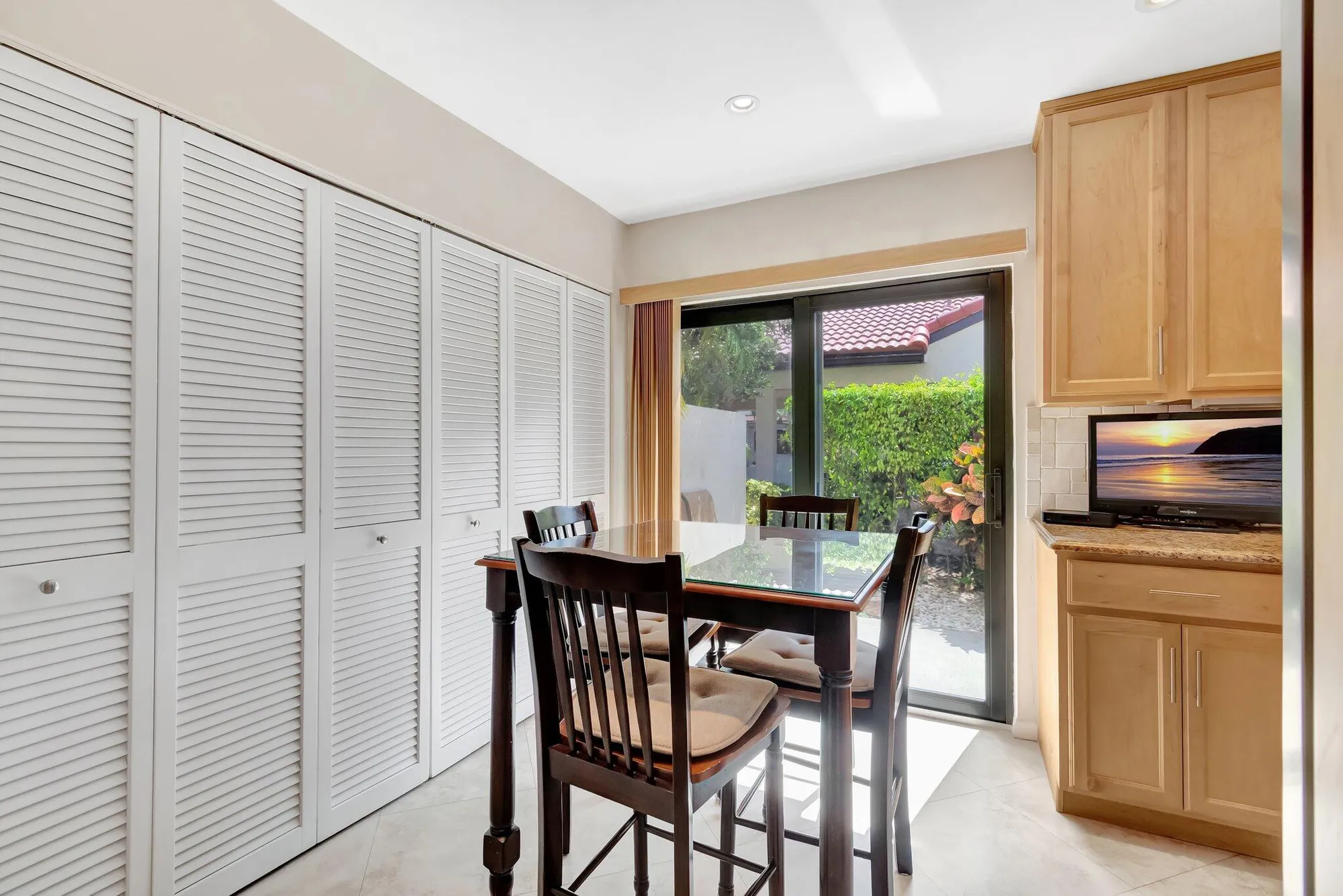 Property Slideshow image 14 of 50 | 8030 eastlake dr # 10b, Boca Raton, FL, 33433