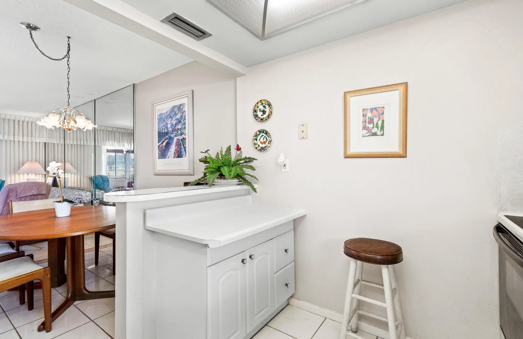 Property Slideshow image 8 of 30 | 2805 crosley dr h, West Palm Beach, FL, 33415