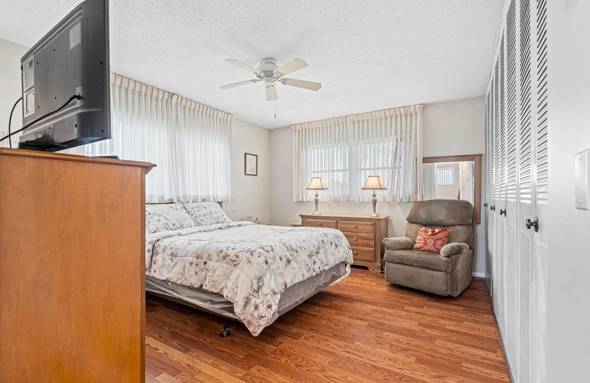 Property Slideshow image 16 of 30 | 2805 crosley dr h, West Palm Beach, FL, 33415