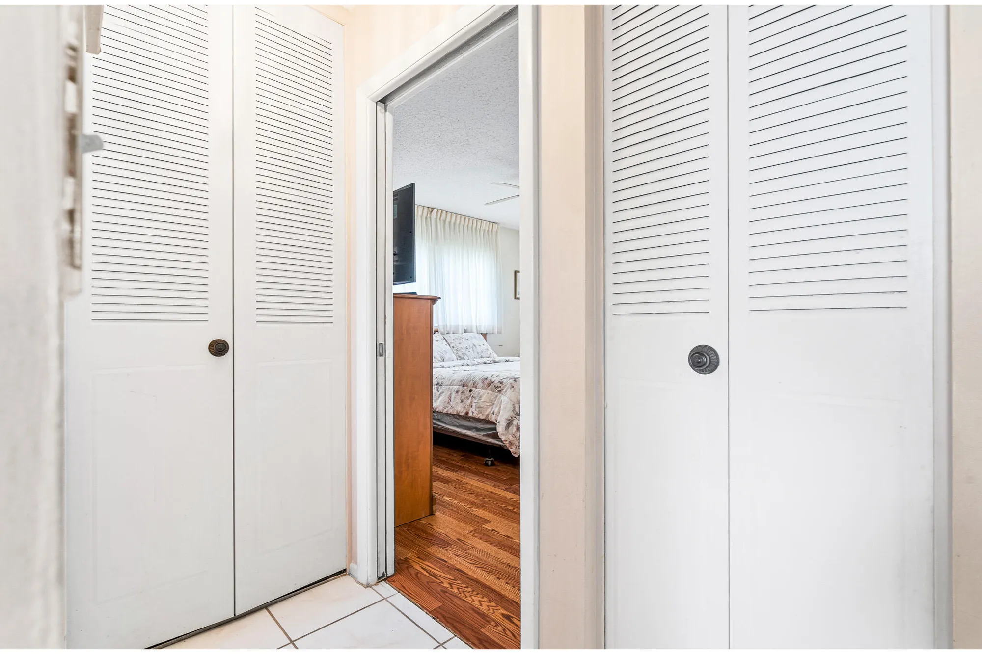 Property Slideshow image 13 of 30 | 2805 crosley dr h, West Palm Beach, FL, 33415