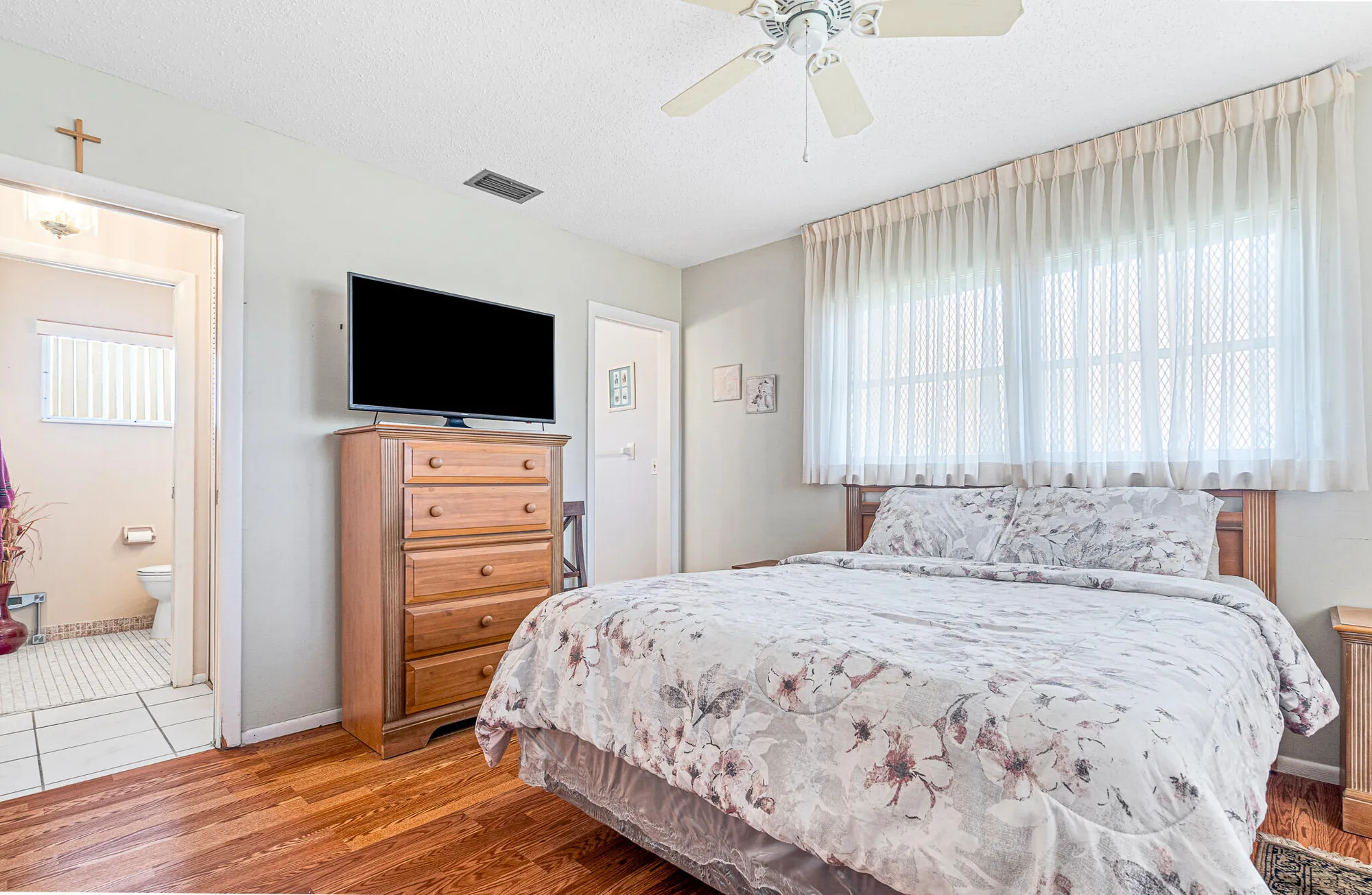 Property Slideshow image 14 of 30 | 2805 crosley dr h, West Palm Beach, FL, 33415