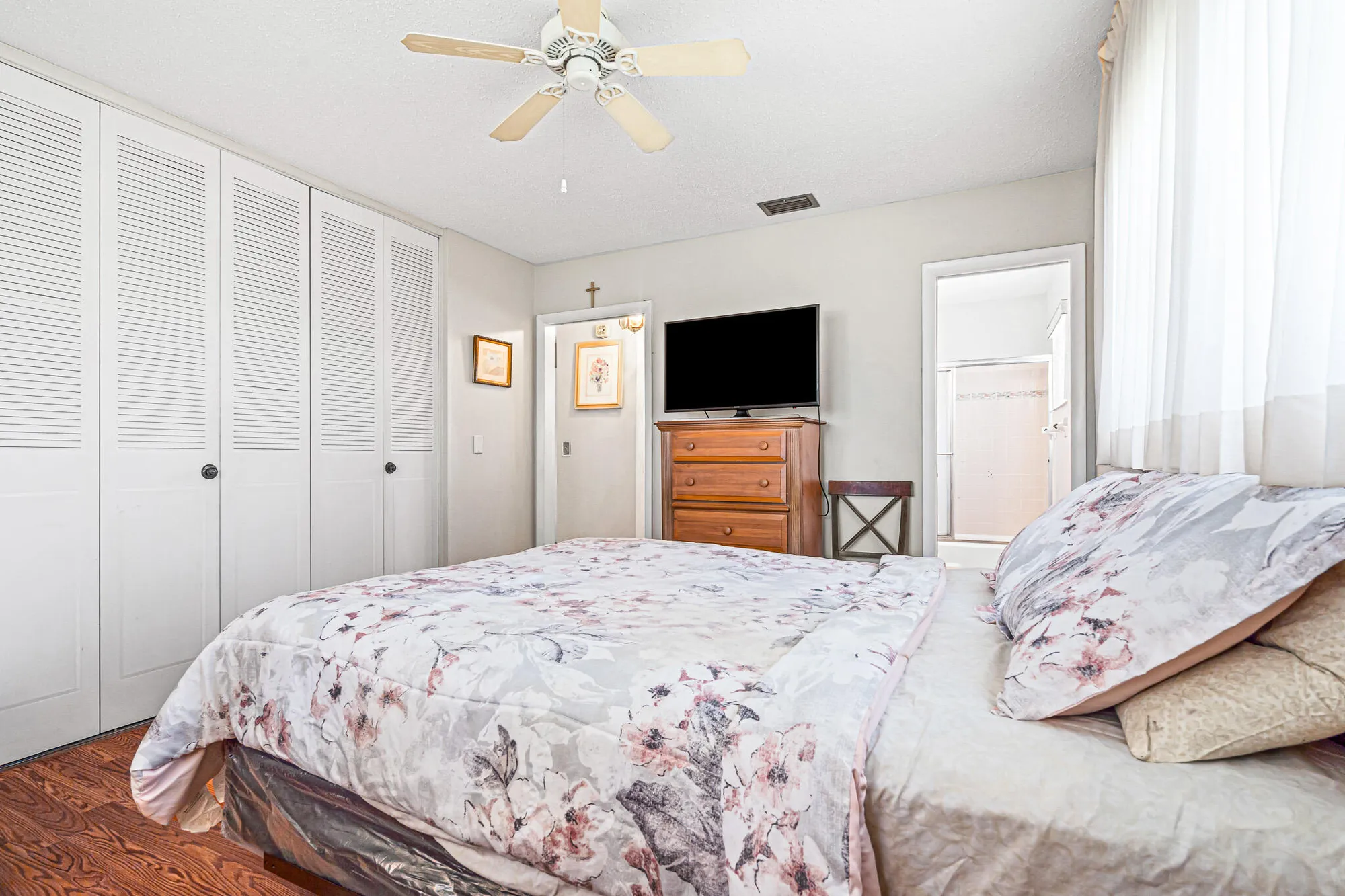Property Slideshow image 17 of 30 | 2805 crosley dr h, West Palm Beach, FL, 33415