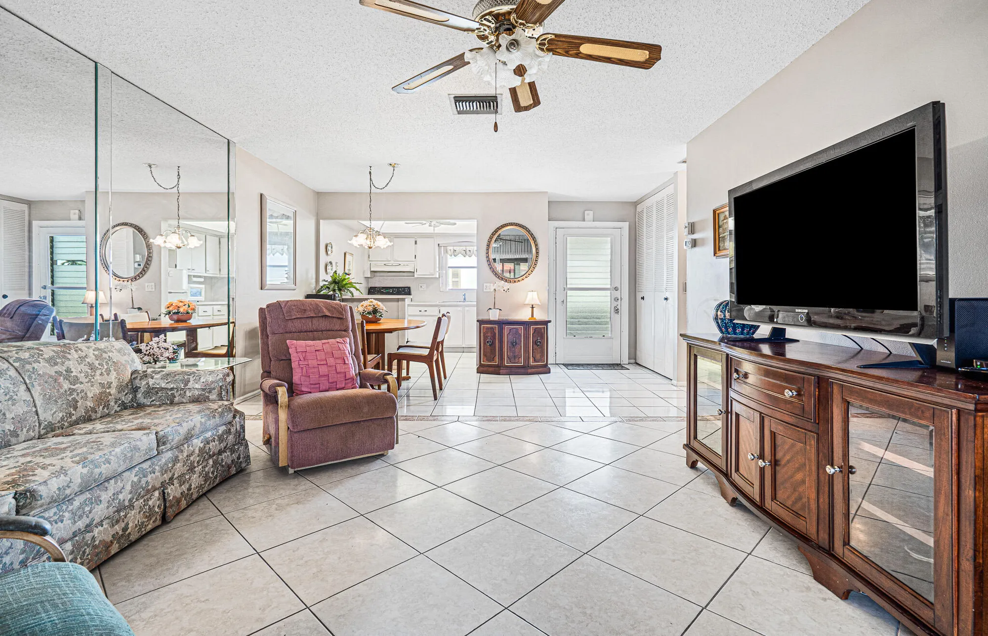 Property Slideshow image 10 of 30 | 2805 crosley dr h, West Palm Beach, FL, 33415