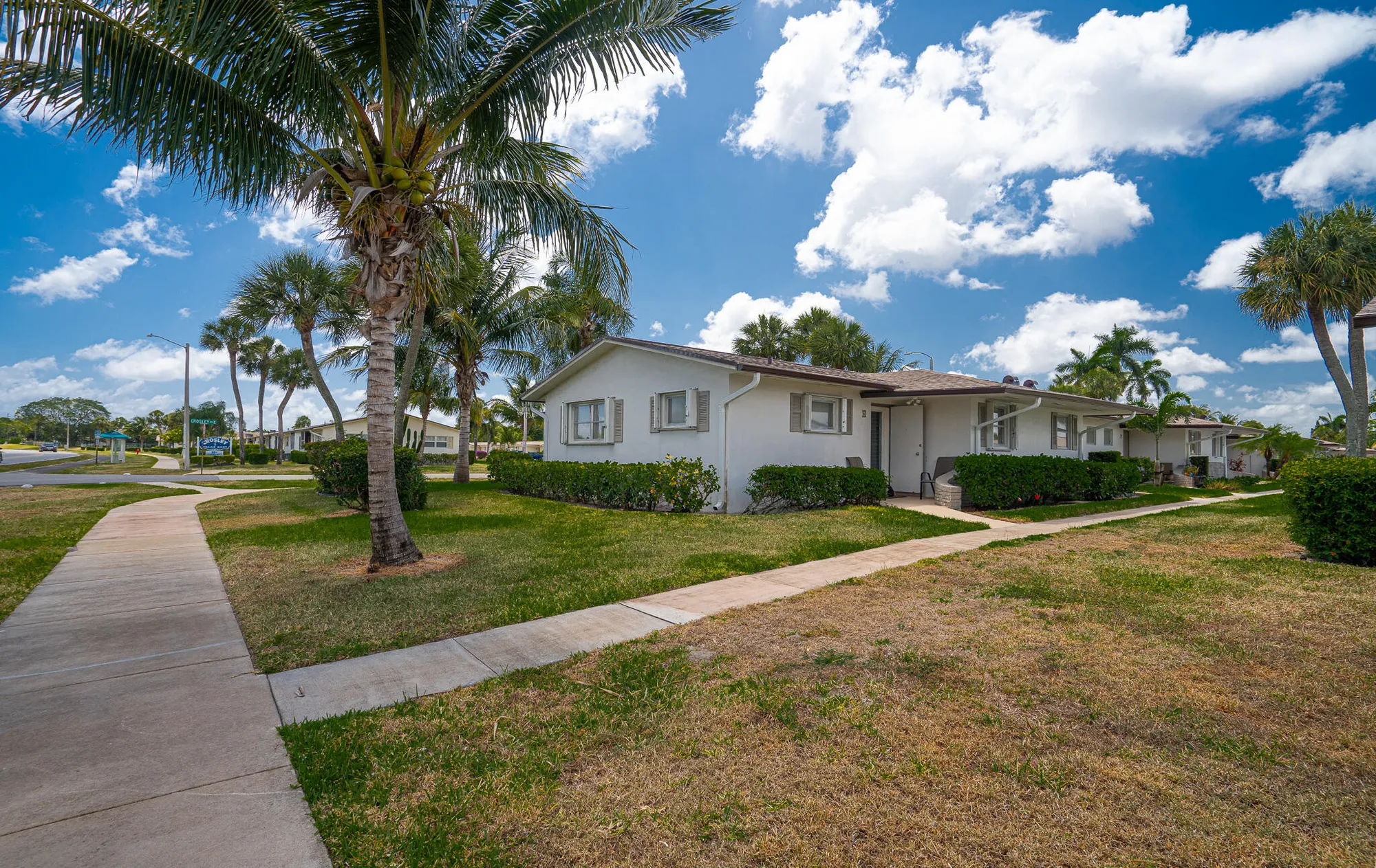 Property Slideshow image 3 of 30 | 2805 crosley dr h, West Palm Beach, FL, 33415