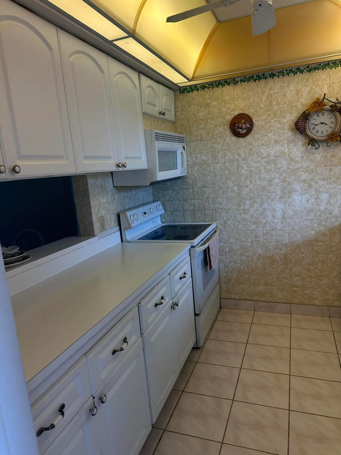 Property Slideshow image 9 of 29 | 12021 w greenway dr apt 206, Royal Palm Beach, FL, 33411