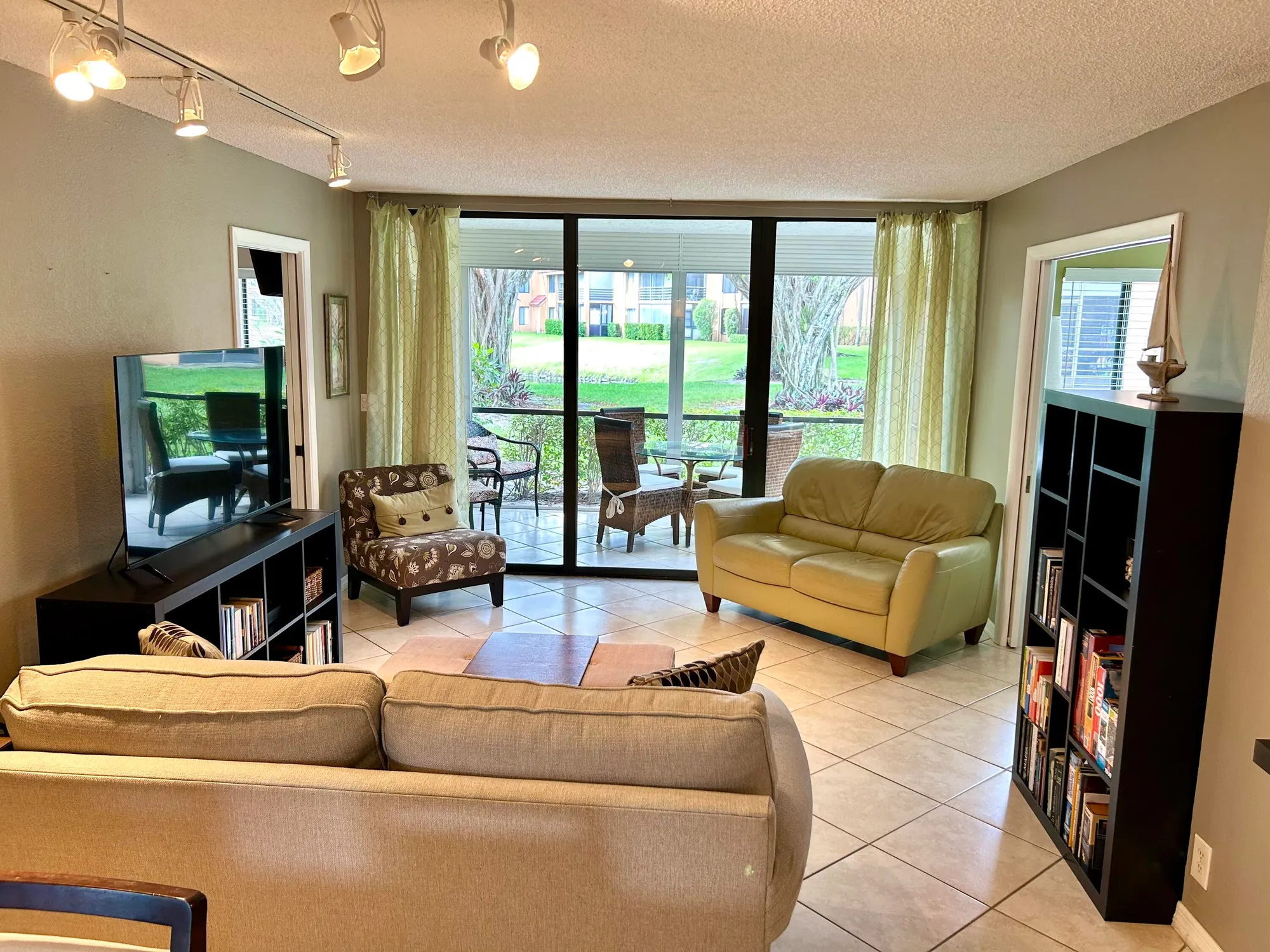 Property Slideshow image 6 of 39 | 11231 green lake dr apt 104, Boynton Beach, FL, 33437