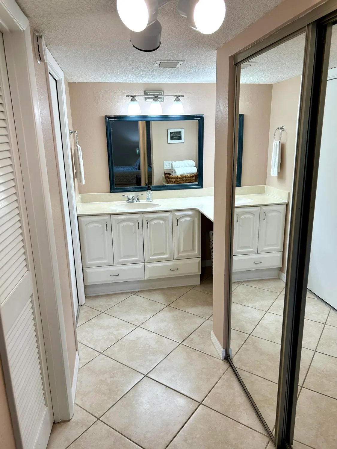 Property Slideshow image 14 of 39 | 11231 green lake dr apt 104, Boynton Beach, FL, 33437