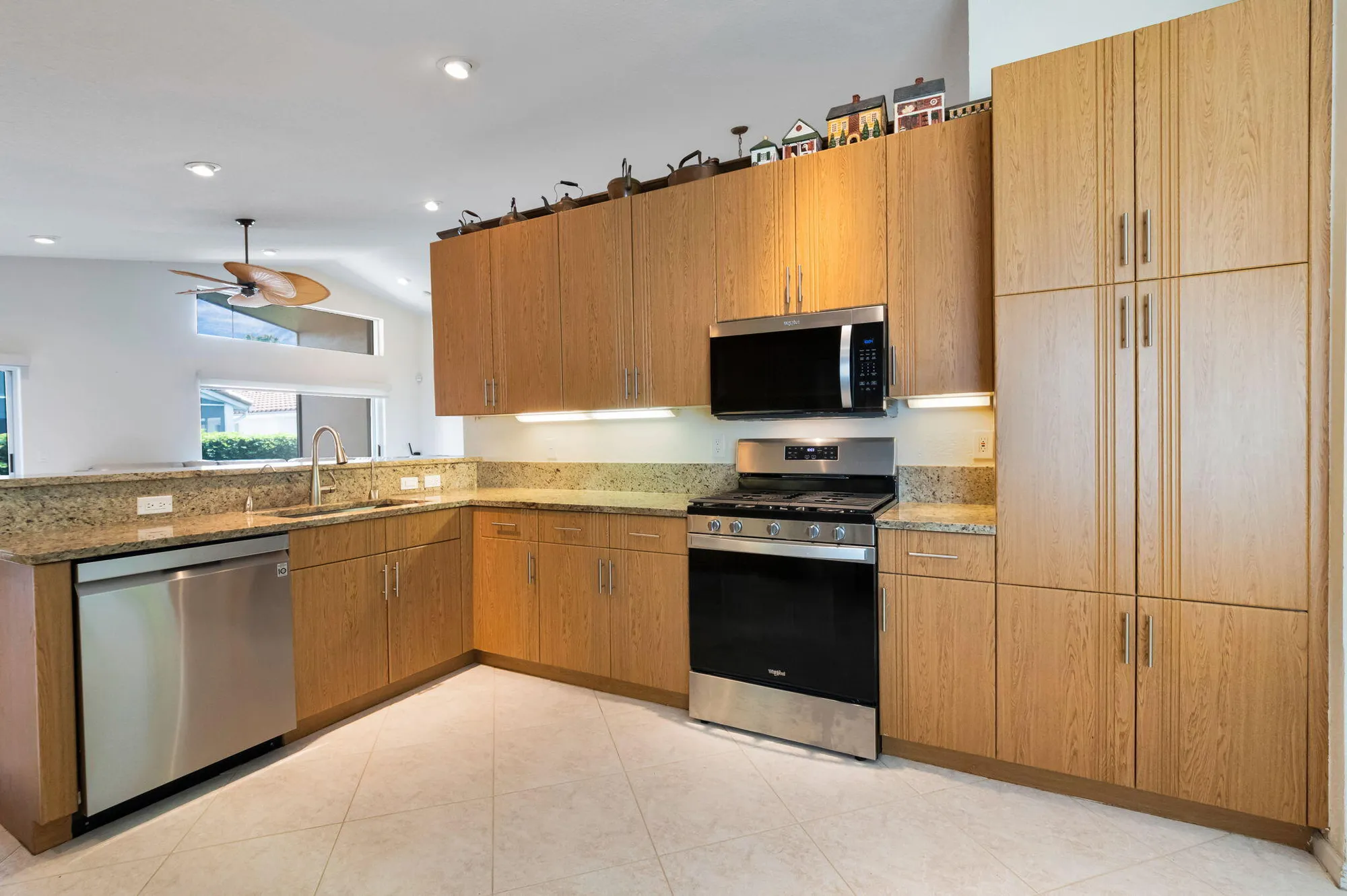 Property Slideshow image 11 of 79 | 7246 haviland cir, Boynton Beach, FL, 33437