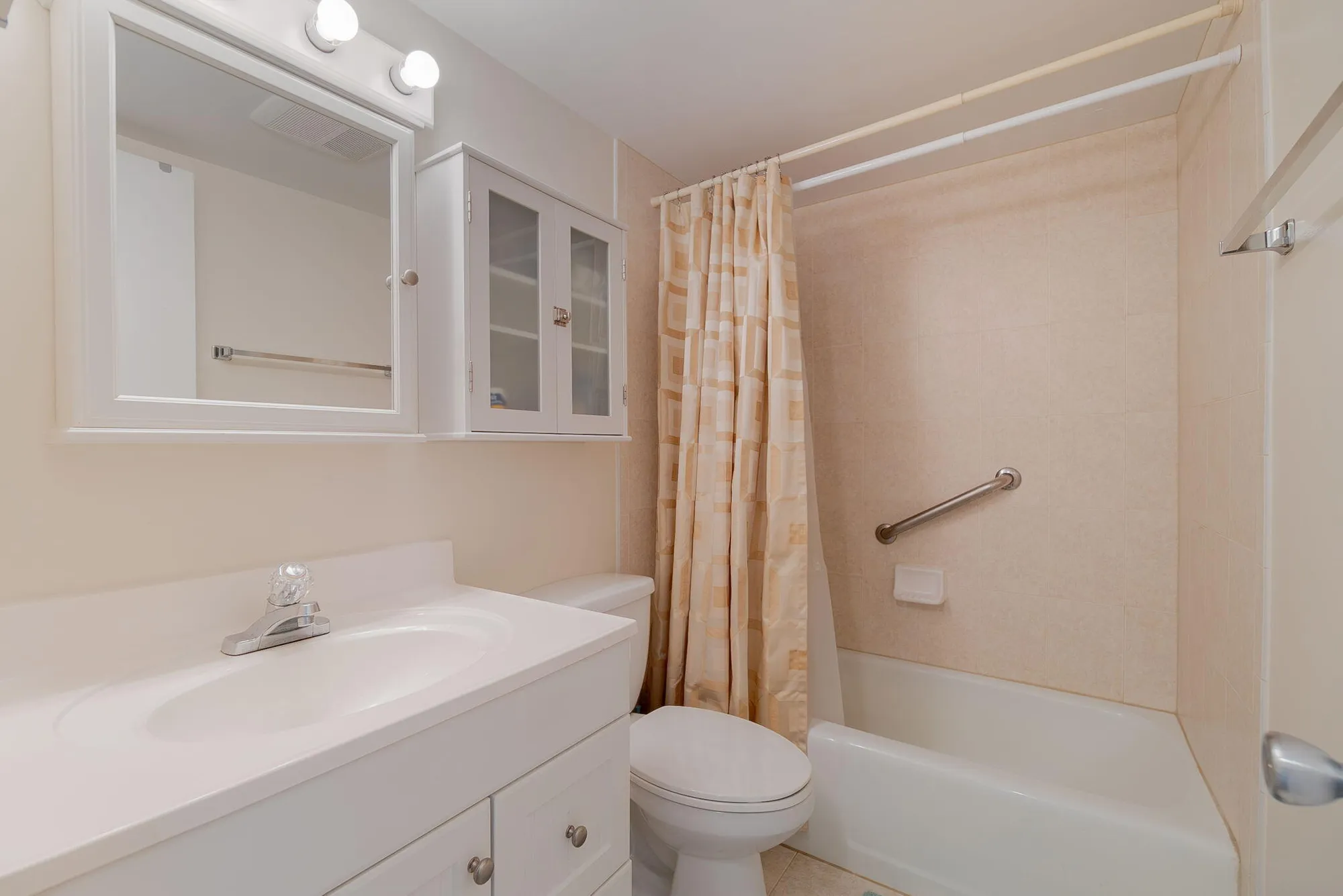 Property Slideshow image 11 of 24 | 3160 lake osborne dr 211, Lake Worth Beach, FL, 33461