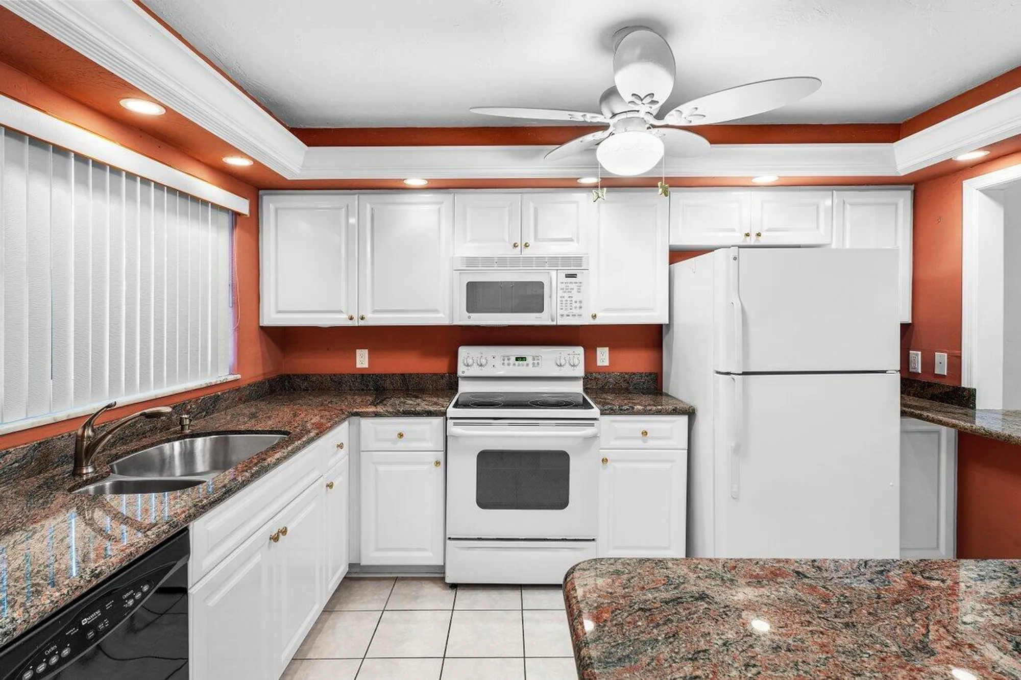 Property Slideshow image 2 of 35 | 2008 s federal hwy apt 206, Boynton Beach, FL, 33435