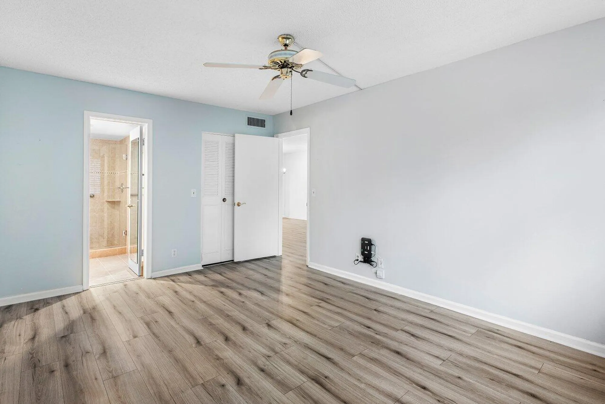 Property Slideshow image 14 of 35 | 2008 s federal hwy apt 206, Boynton Beach, FL, 33435