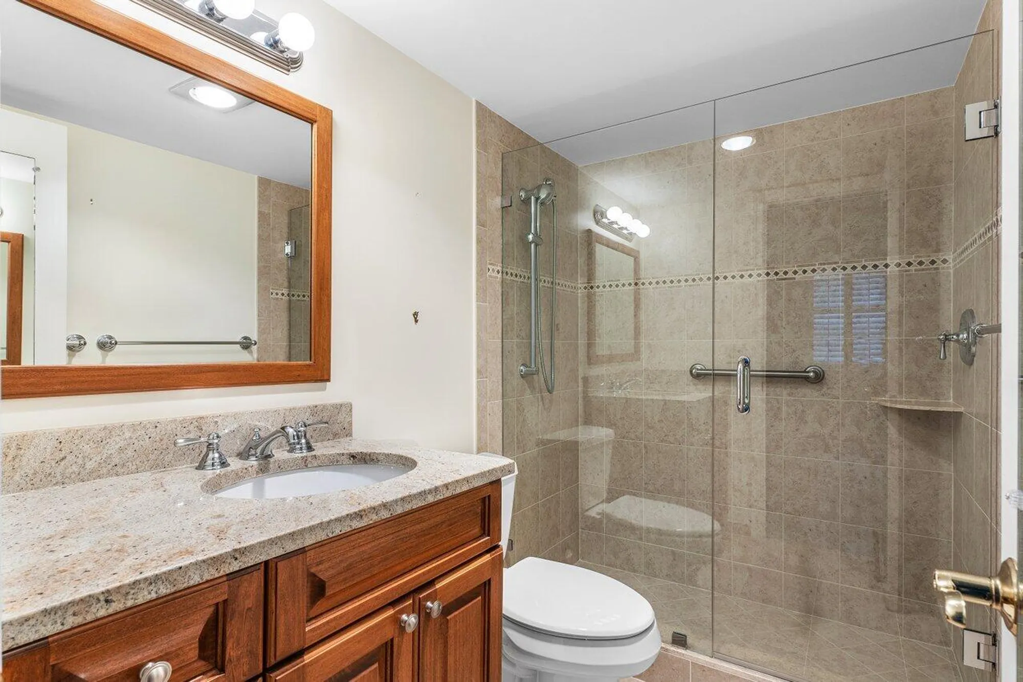 Property Slideshow image 15 of 35 | 2008 s federal hwy apt 206, Boynton Beach, FL, 33435