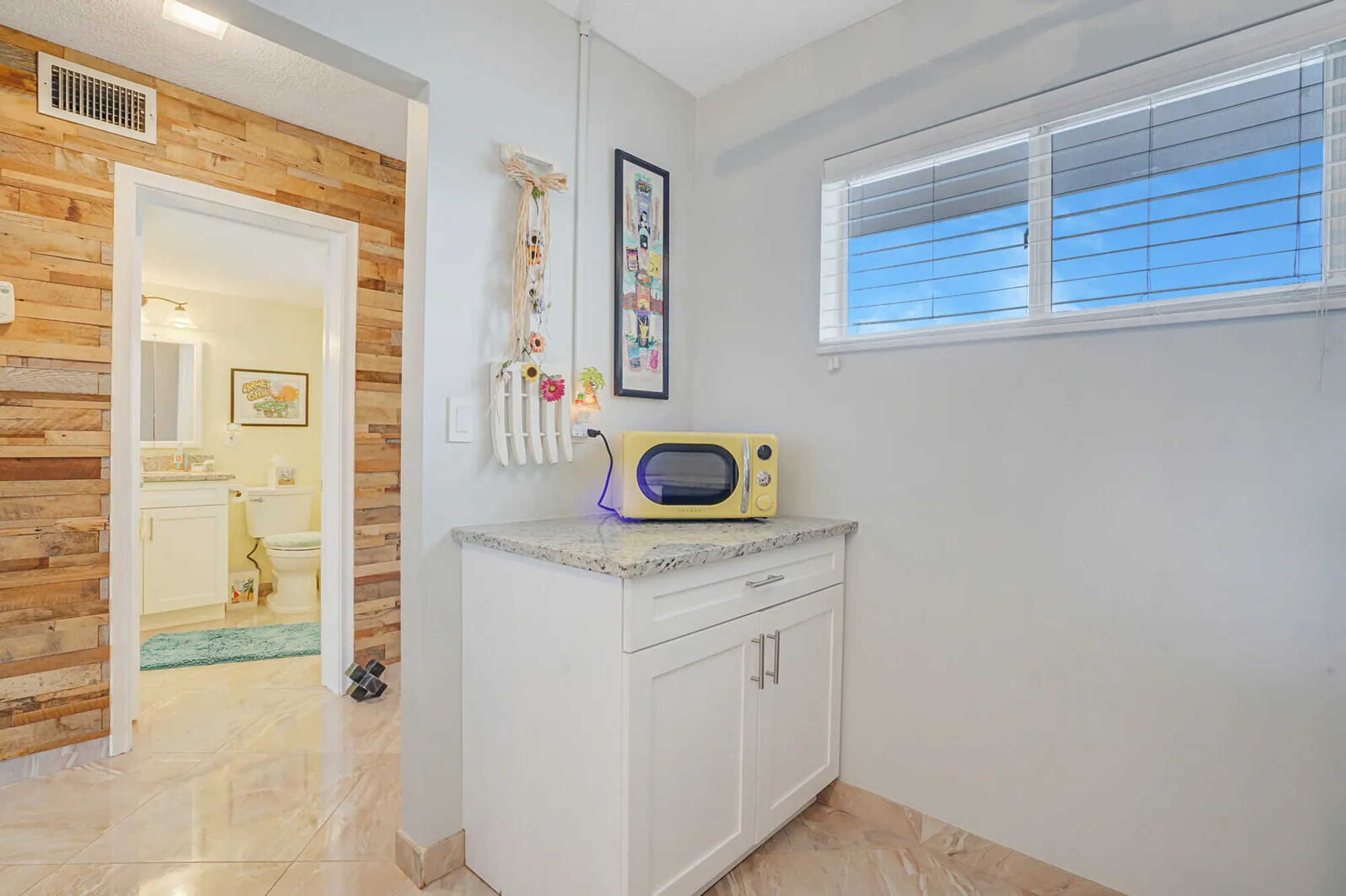 Property Slideshow image 4 of 34 | 2724 garden dr n apt 302, Lake Worth, FL, 33461