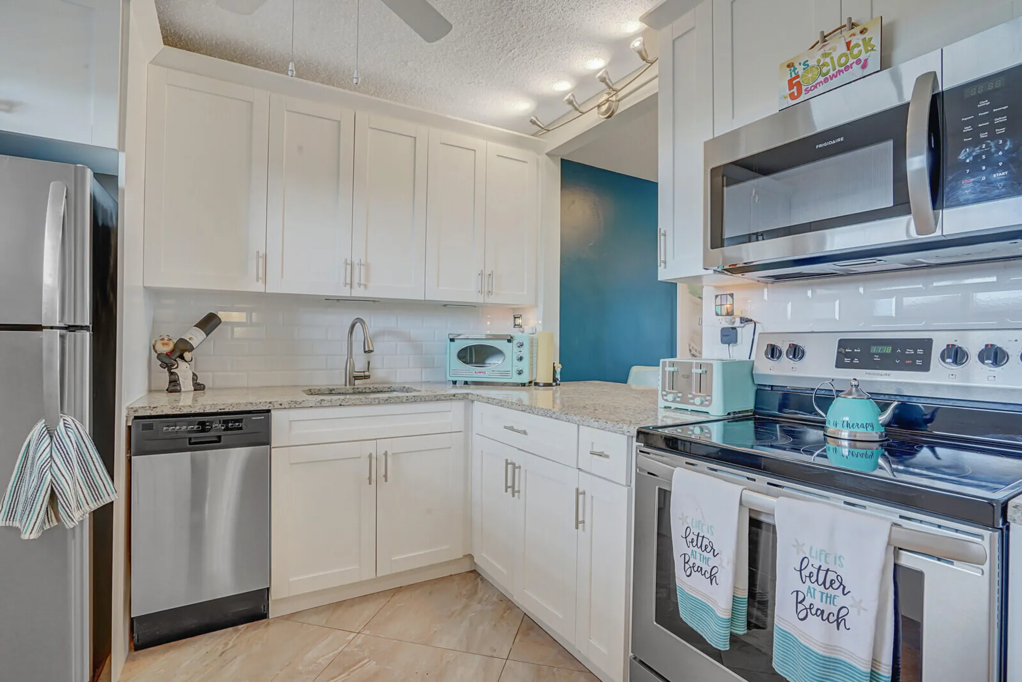Property Slideshow image 5 of 34 | 2724 garden dr n apt 302, Lake Worth, FL, 33461