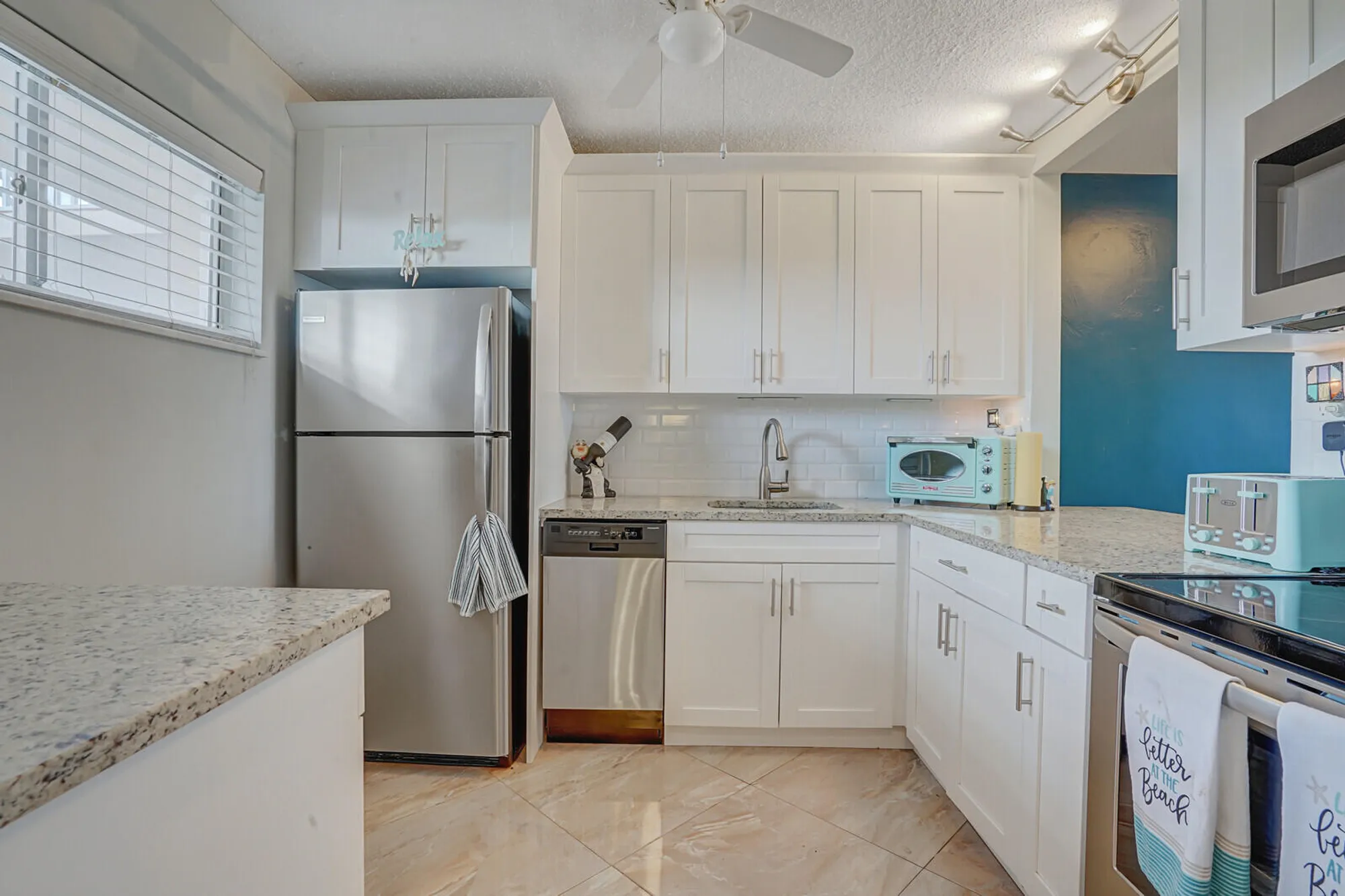 Property Slideshow image 6 of 34 | 2724 garden dr n apt 302, Lake Worth, FL, 33461