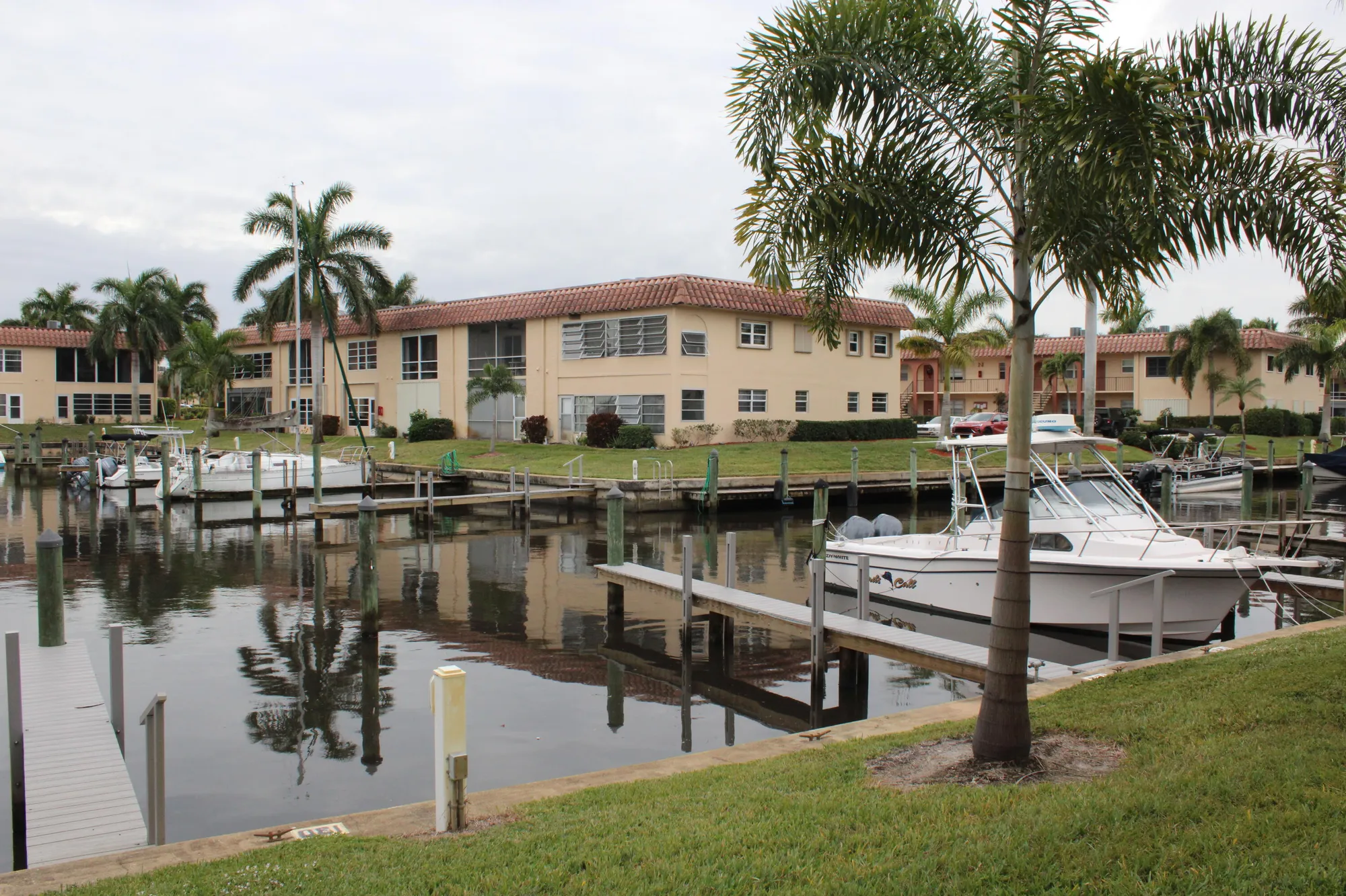 Property Slideshow image 14 of 15 | 2600 s kanner hwy apt s2, Stuart, FL, 34994